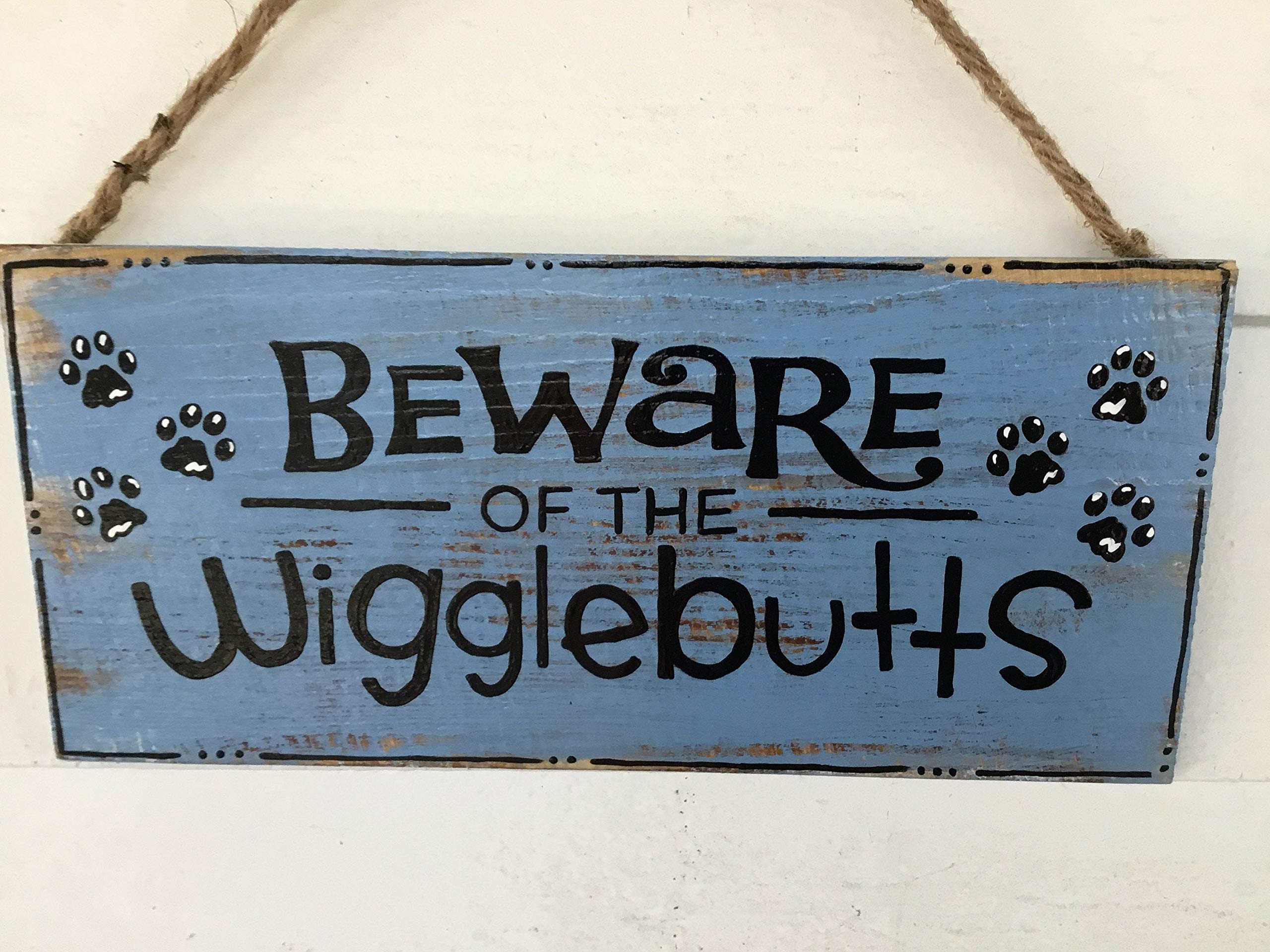88NIUHULU 12"x 5" Beware of Wigglebutts Sign, Dog Sign, Dog Door Hanger, Dog Lovers Sign, Dog Wigglebutts Sign, Funny Dog Sign, Dog Decor, Dog Lover Sign