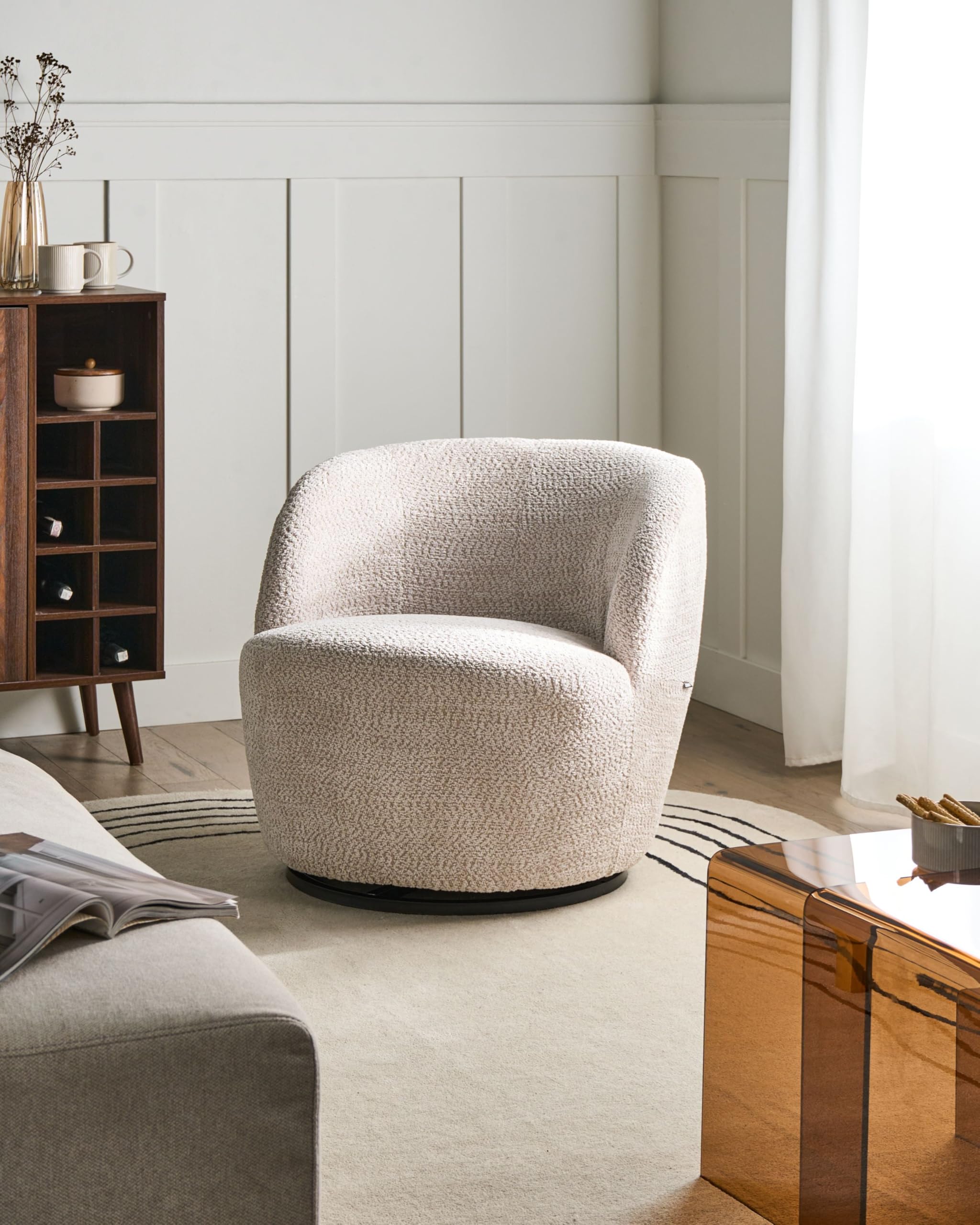 Beliani Sillón Giratorio Moderno con tapizado de Chenilla reposabrazos y Asiento Ancho salón Beige Kuolpa
