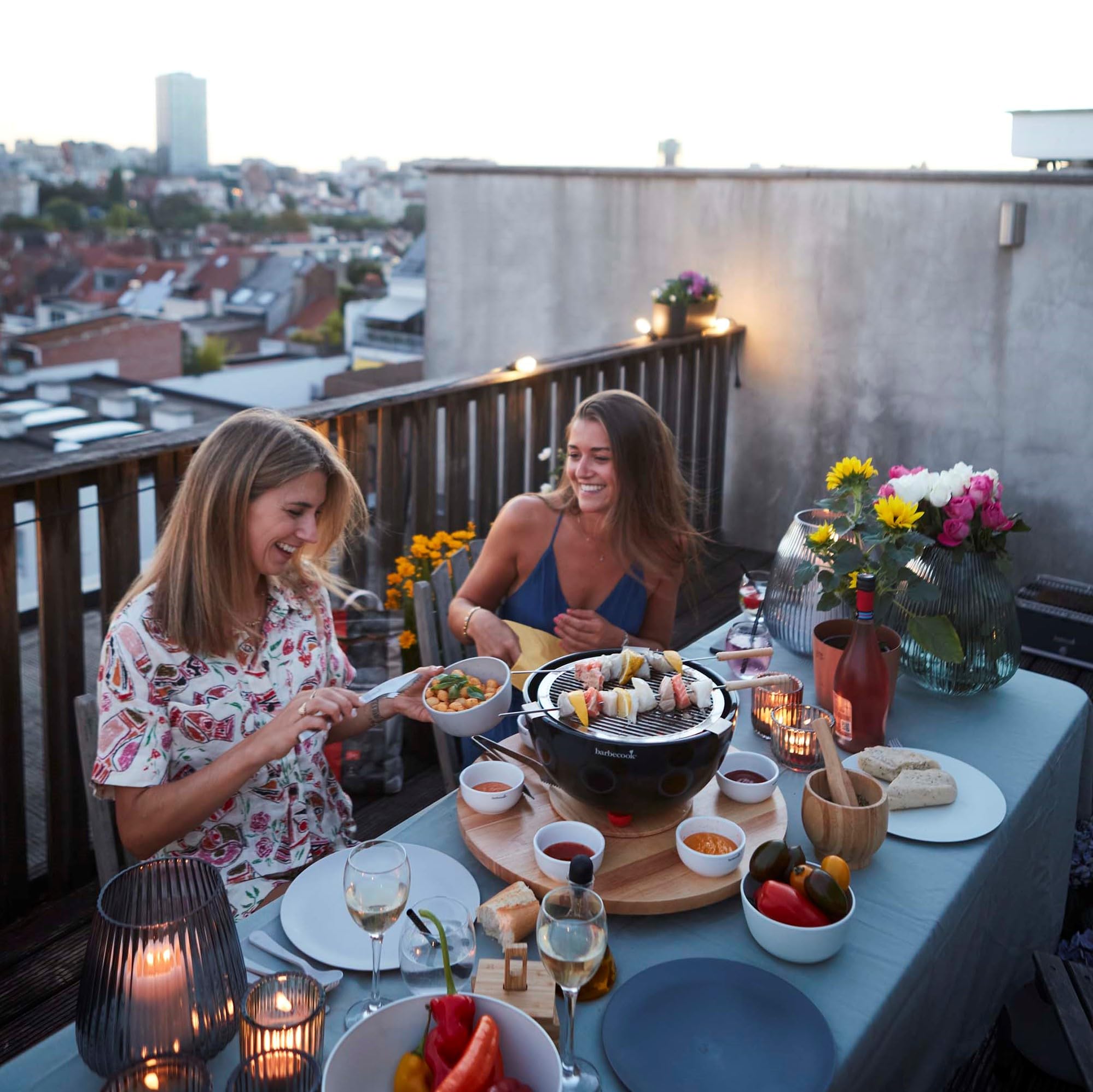Barbecook Joya Holzkohlegrill Tischgrill geeignet für Balkon als Outdoor Camping-Grill, Schwarz