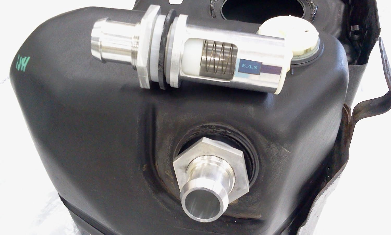 Fuel tank inlet rollover check valve repair kit, now featuring an aluminum check valve designed for plastic tanks, compatible with all SUVs, pickup trucks, and cars. Includes a 10-year warranty.