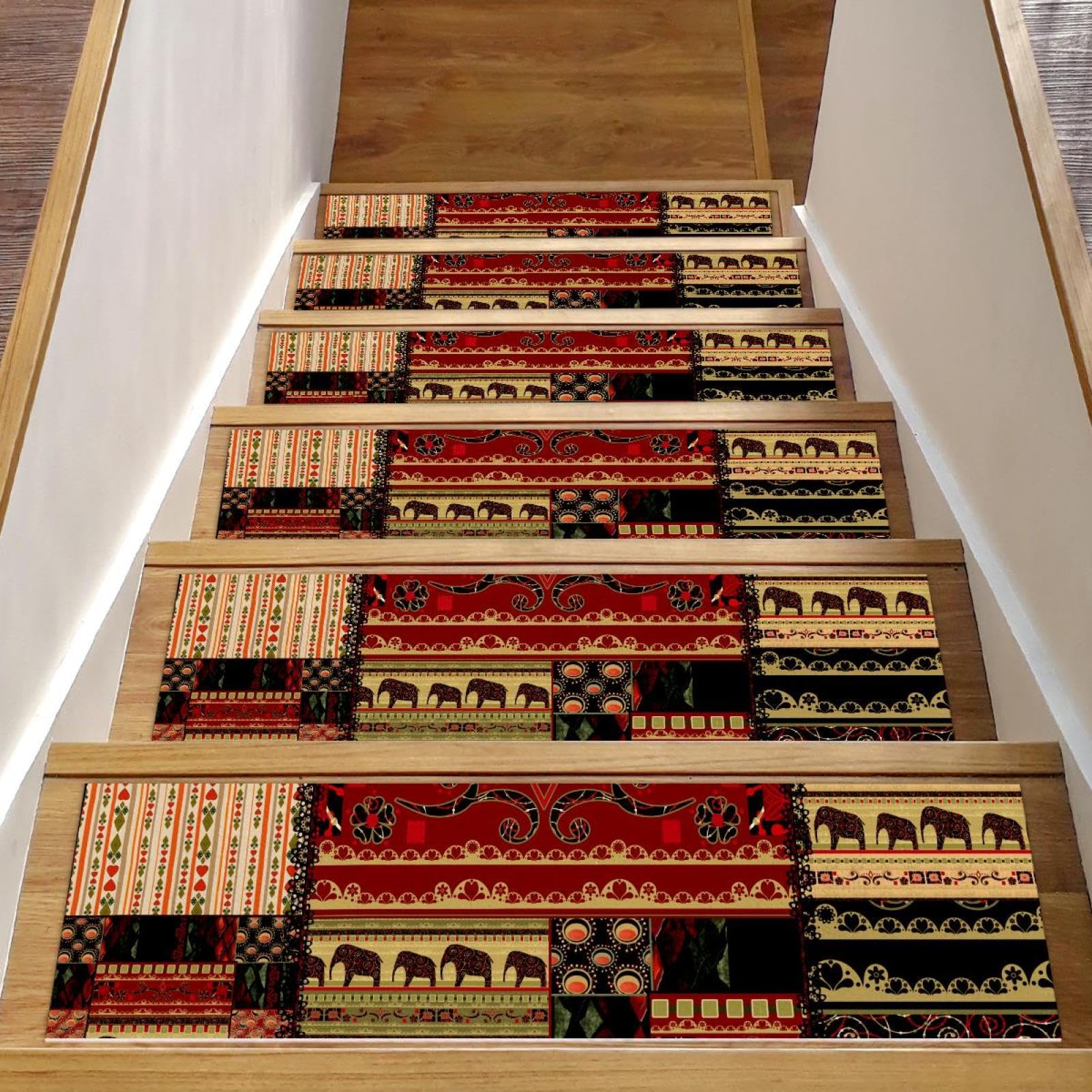 Tapis d'escalier avec envers en TPE adhérent et motif éléphant géométrique