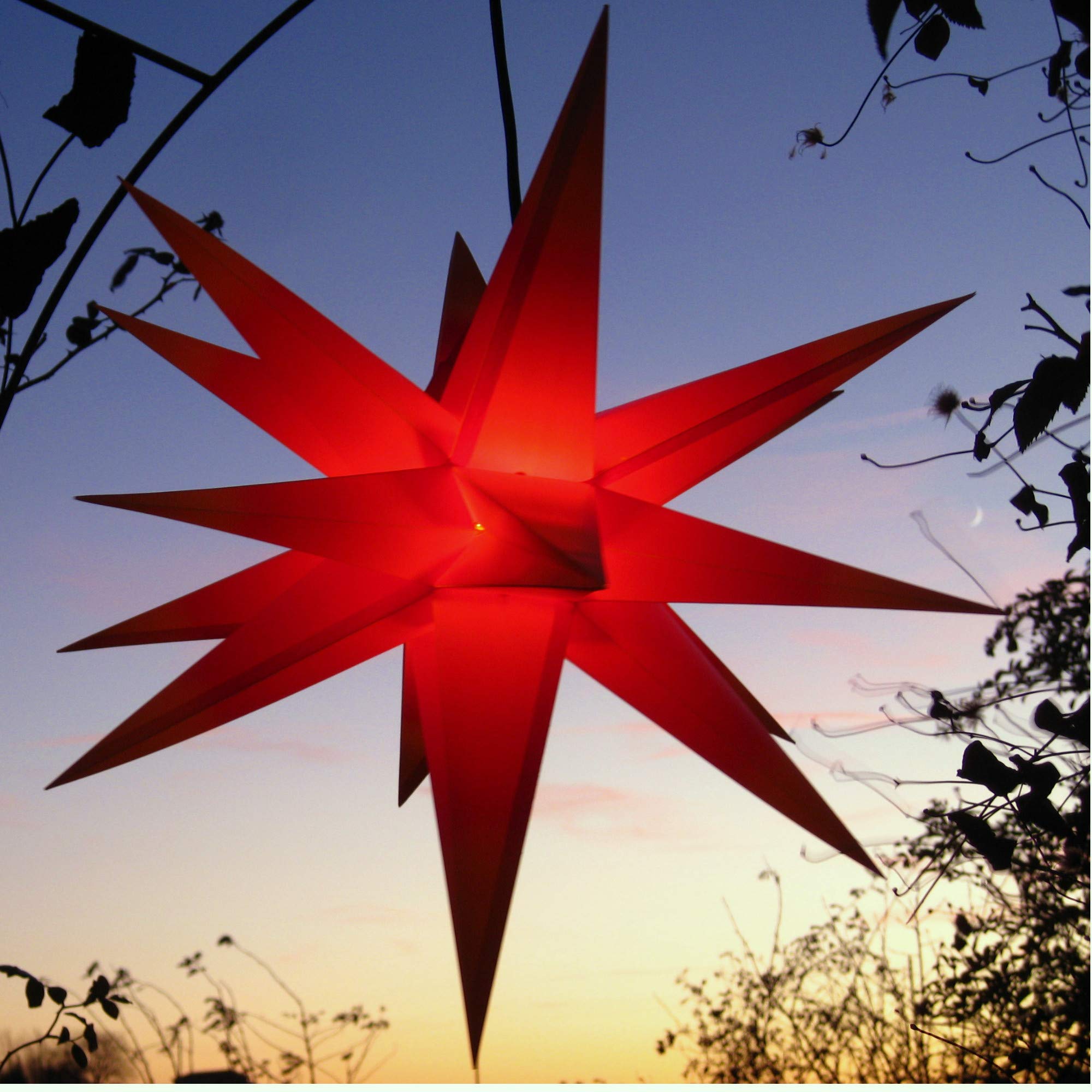 Auenstern-55 cm - rot, wetterfest und frostbestndig. Komplettset incl.  Kabel & Leuchtmittel (auswechselbar) Adventsstern Weihnachtsstern 3D  Faltstern, kein Trafo ntig : Amazon.de: Beleuchtung