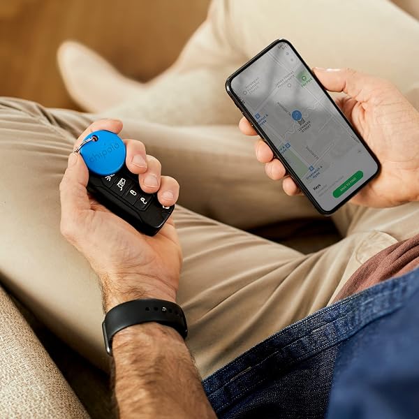 Chipolo Bundle - 2 x One & 1 x Card - Trouveur de clés et Portefeuilles, Suivi Bluetooth pour clés, Fonctions Premium gratuites, Fonctionne avec l'application Chipolo (Compatible avec iOS et Android) - 5