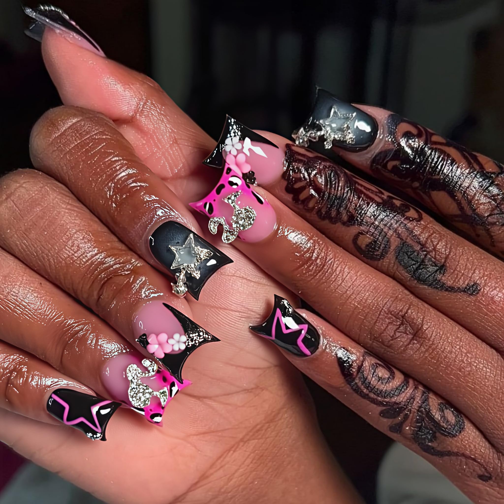 French Tip Press on Nails Short Dcuk Fake Nails Black False Nails Glossy Artificial Nails with Flowers Designs Stick on Nails for Women 24pcs