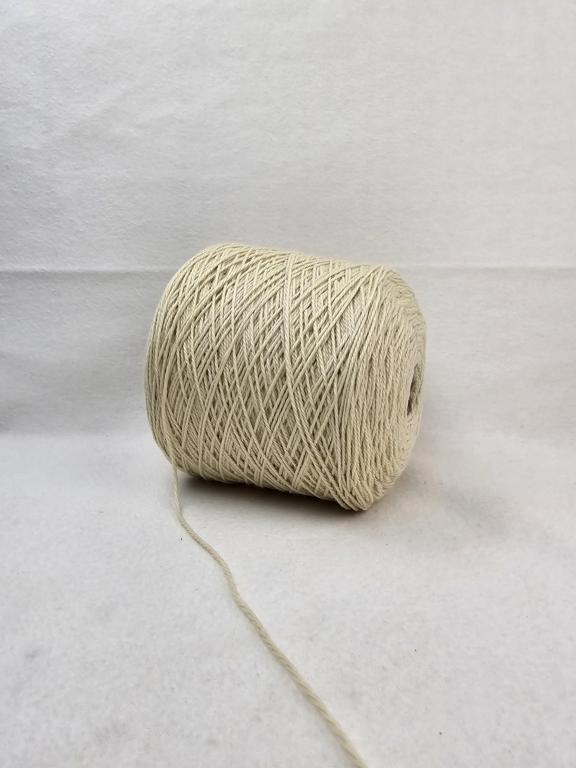 1,1 kg Dickes Handstrickgarn 100% Wolle (Merino) rohweiß Nm 1,3 auf der Kone 3 fach Wollzwirn