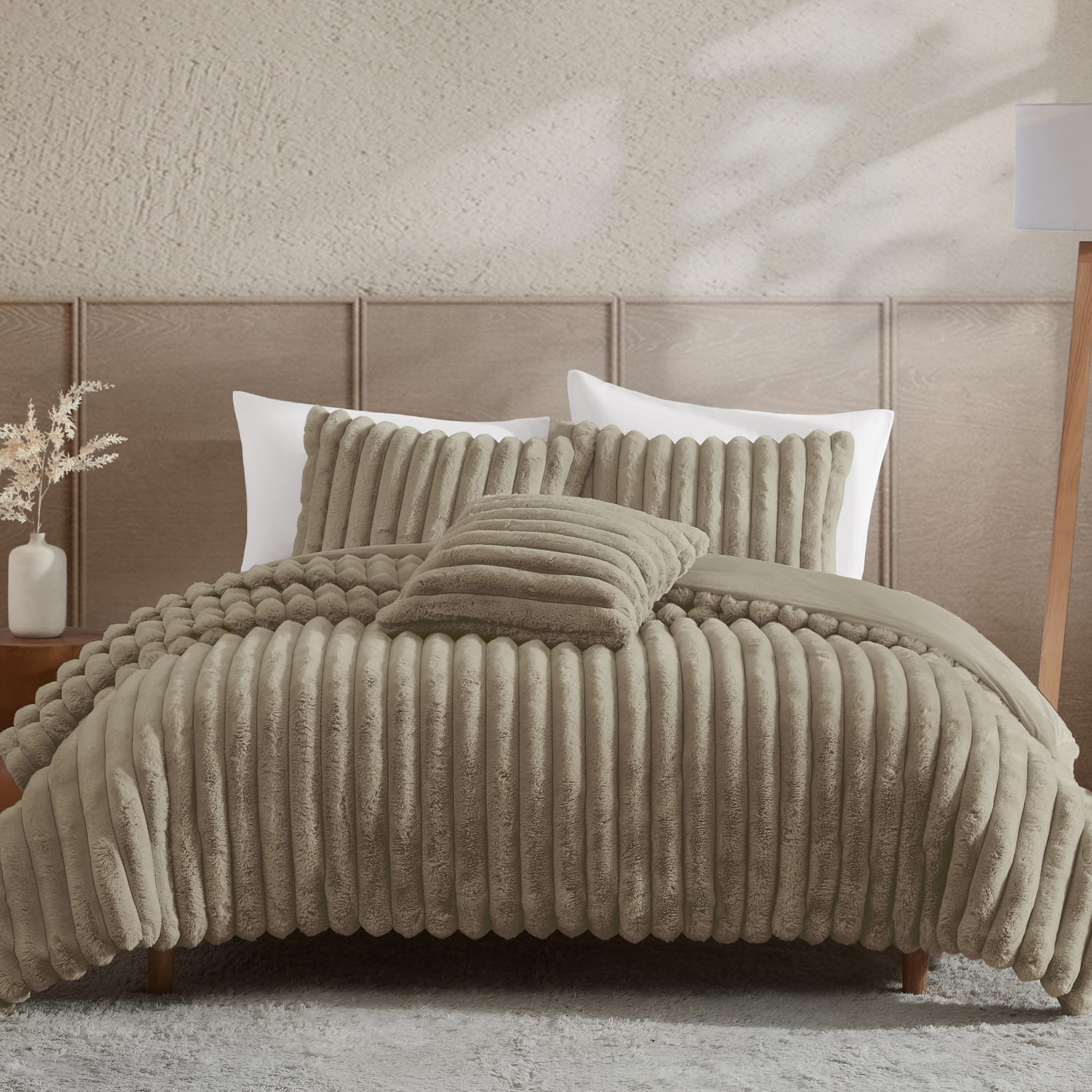 Riverbrook Home Turin Everett Faux Fur 4-Piece Comforter Set, Full/Queen Size, Taupe