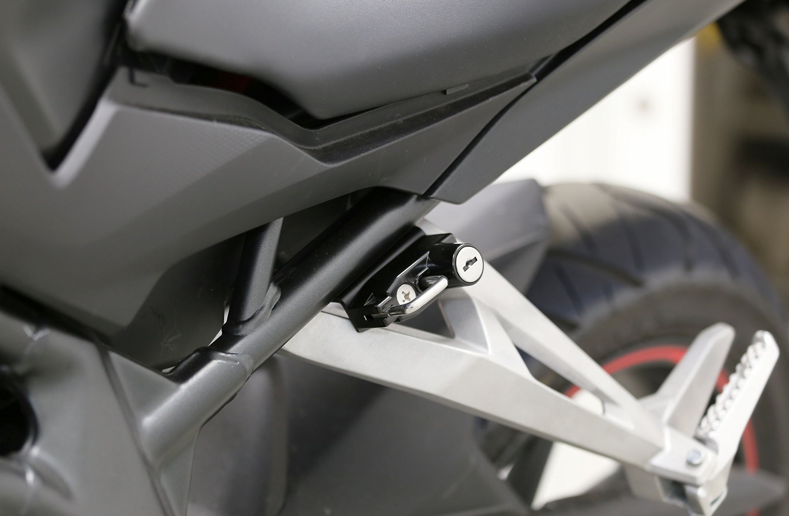 Amazon | キジマ(Kijima) バイクパーツ ヘルメットロック ホルダー 