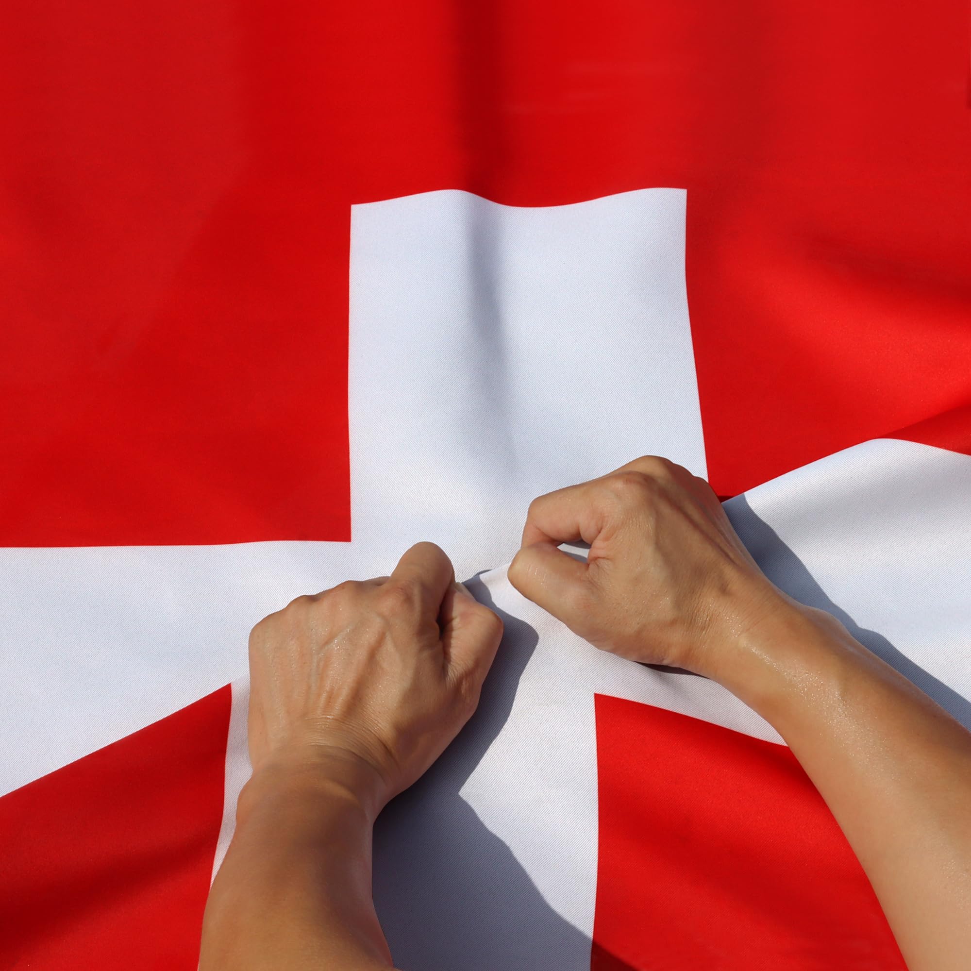 Anley Schweizer Flagge 3x5 Fuß – Reißfest, Doppelseitig, Knitterfrei & Verdunkelnd – Outdoor-taugliche Nationalflagge