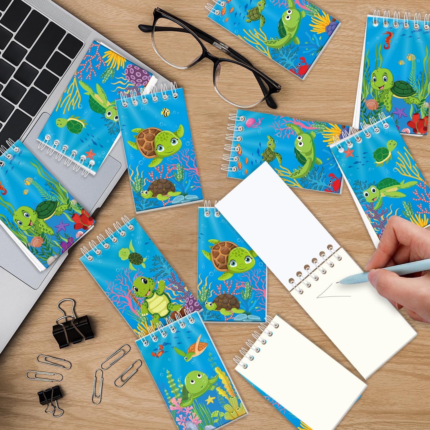 Turtle Party Favour Supplies include sacchetti regalo tartaruga, adesivi, badge, braccialetti per feste di compleanno