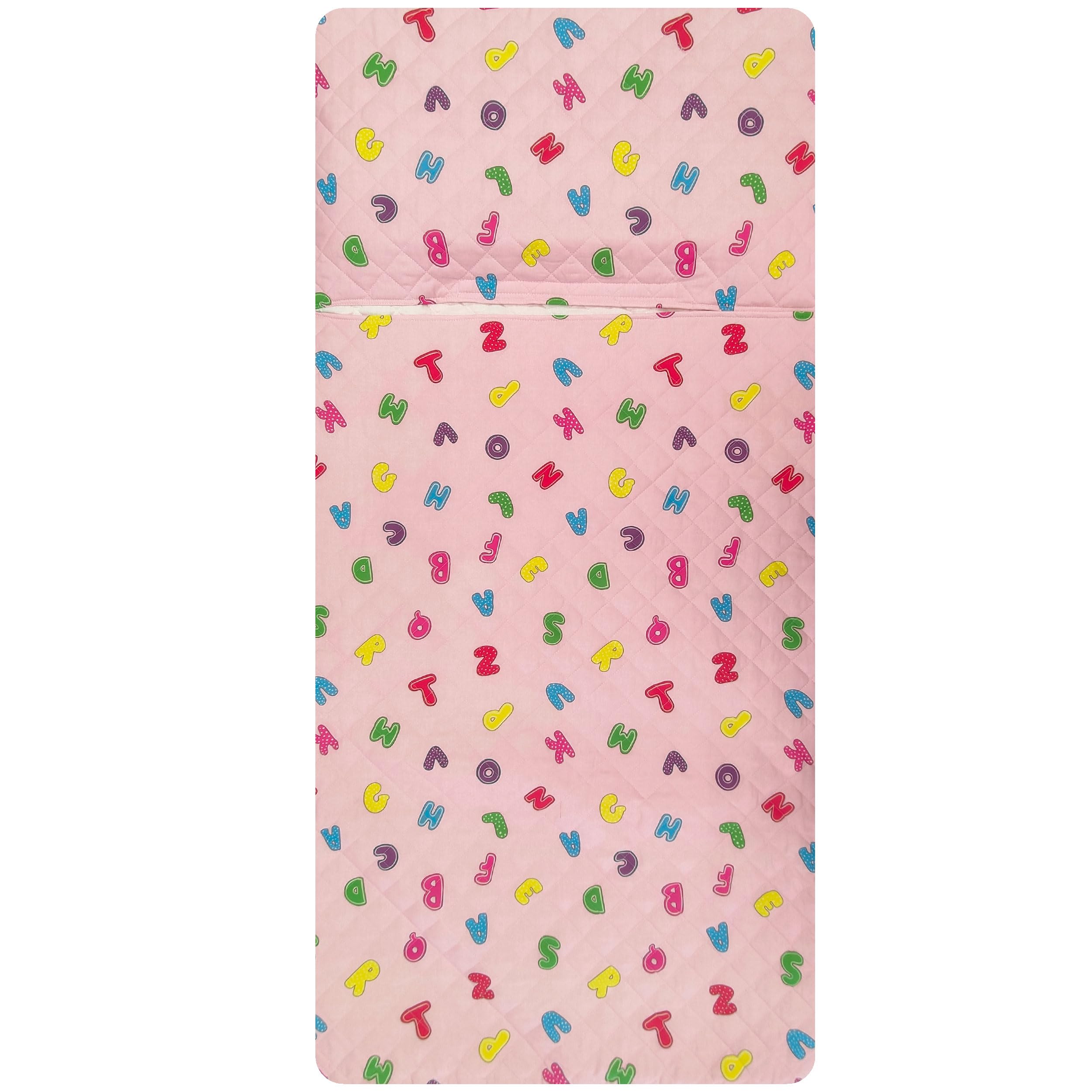 Panini Tessuti Ensemble de puériculture, Sac de Couchage et Pochette pour bébés de 2 à 6 Ans - Tissu matelassé 100% Coton - Made in Italy (Lettres Roses Ensemble de puériculture)