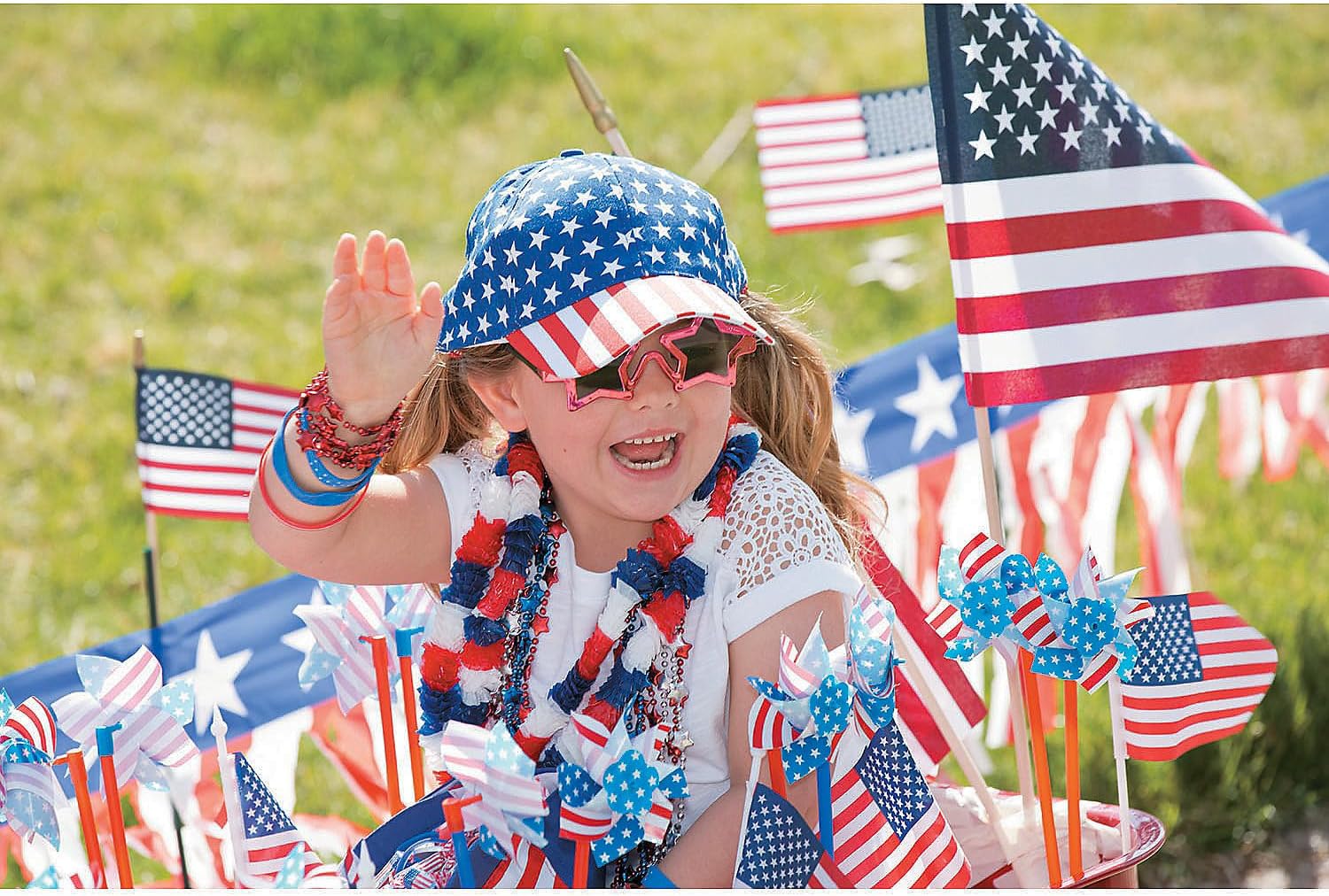 12" x 18" Bulk Large Cloth USA Flags, 12 Piece, American and Americana Decor, Great for Memorial Day, 4th of July, Veterans Day and any Patriotic Event