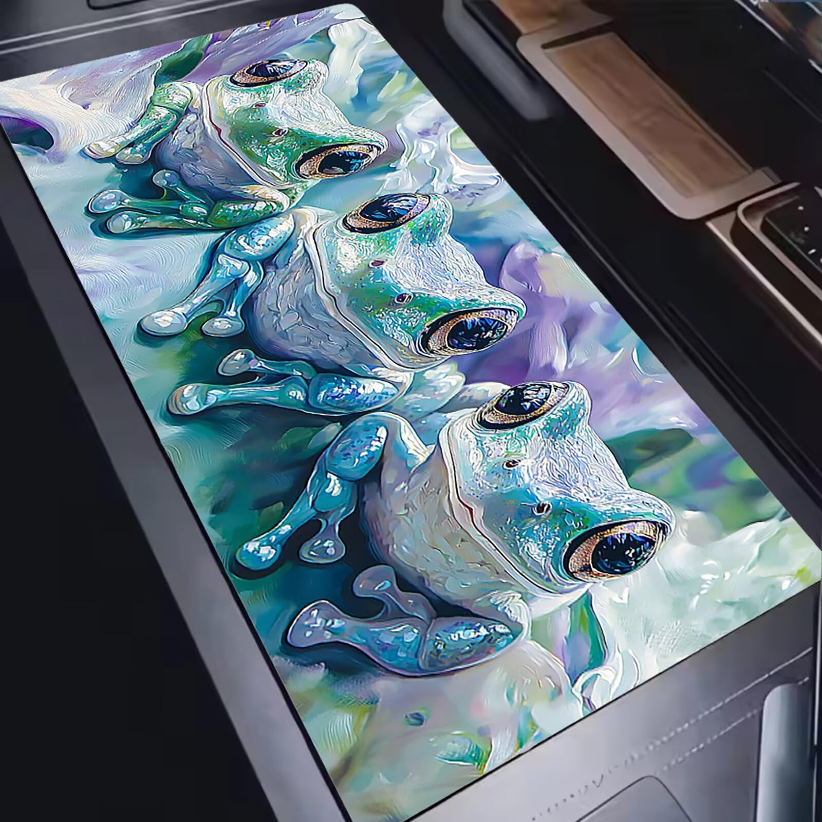 Tapis de Souris XXL 1500x800mm Desk Mat, Large Tapis de Bureau Multifonctionnel et Etendu, Protection Bureau avec Base Anti-Dérapage, pour Tous Types de Souris Gaming - Animaux Grenouilles C0P-723