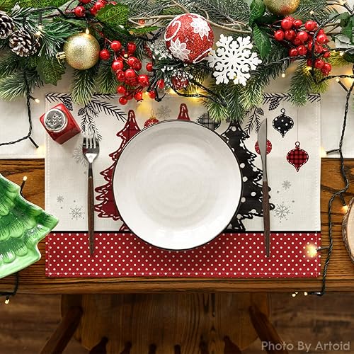 Miniatura 8 de Artoid Mode Juego de 4 manteles individuales de Navidad con diseño de bolas de pino rojo, 12 x 18 pulgadas, para decoración de fiestas, cocina,
