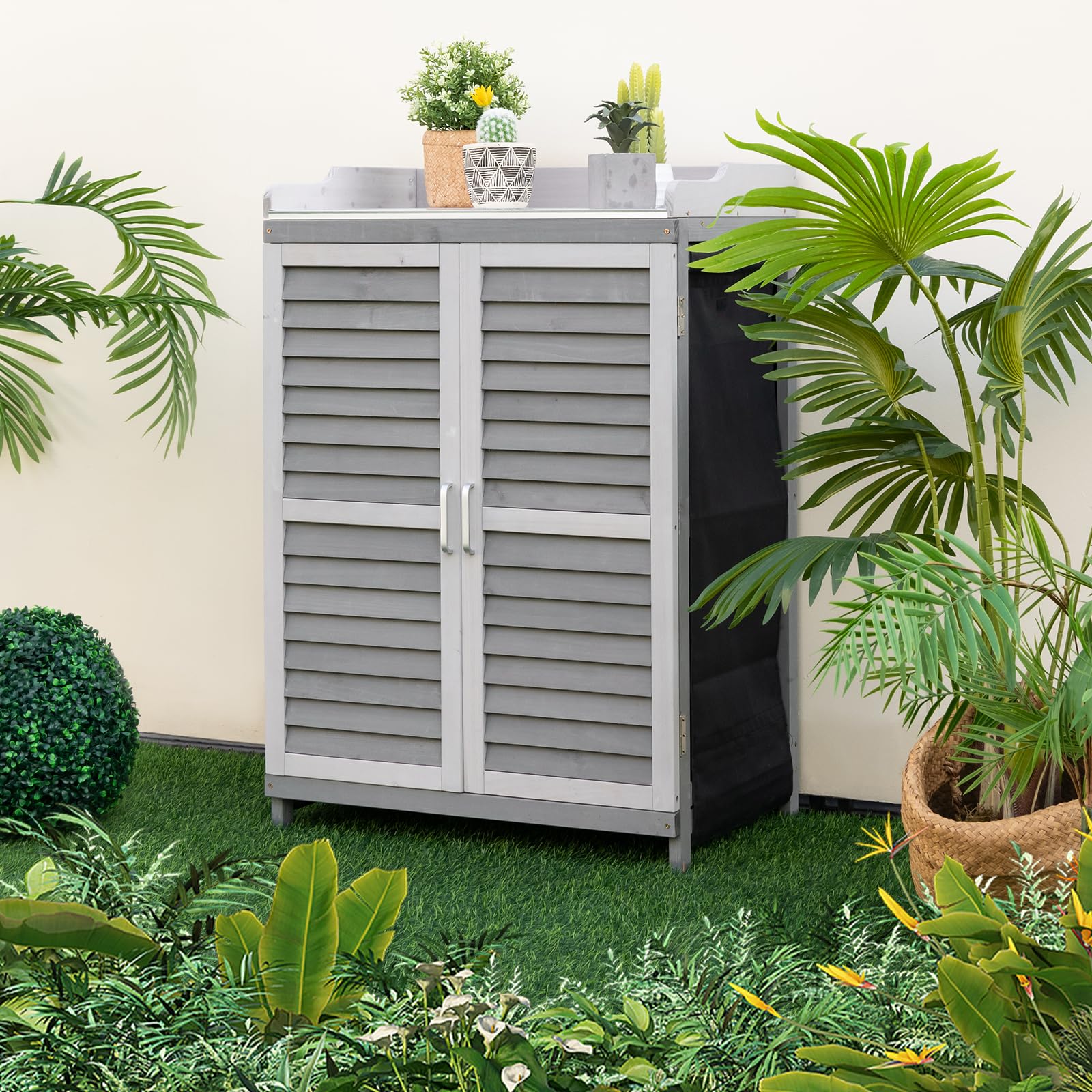 HOMASIS Tavolo da giardino per esterni, resistente alle intemperie, in legno, con armadio e piastra in metallo, tavolo da lavoro con 2 ripiani e 3 ante a rotelle, per terrazza, giardino, balcone, 67 x