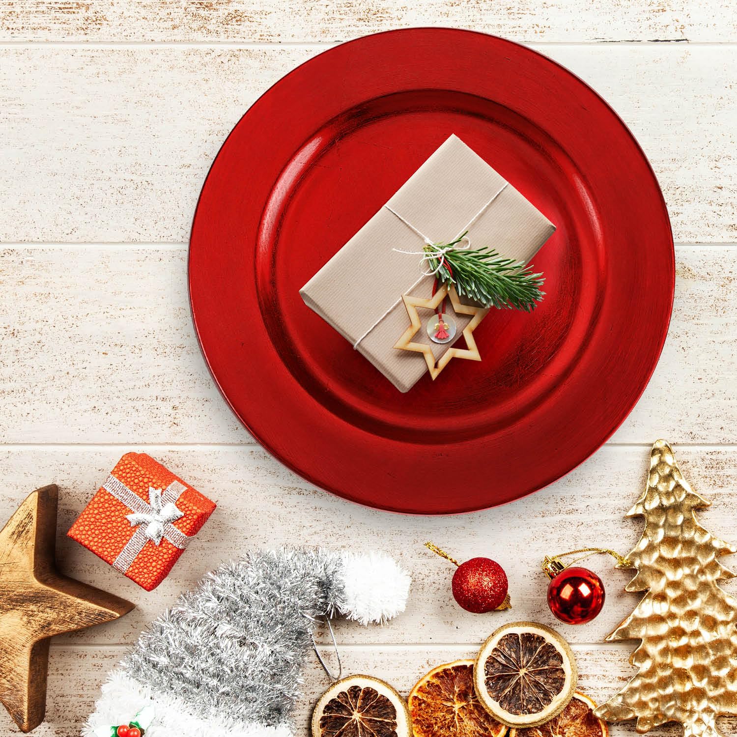com-four® 4x sottopiatti in rosso - piattini come decorazioni da tavola - piatti decorativi per matrimoni, feste di famiglia o Natale - Ø 32 cm