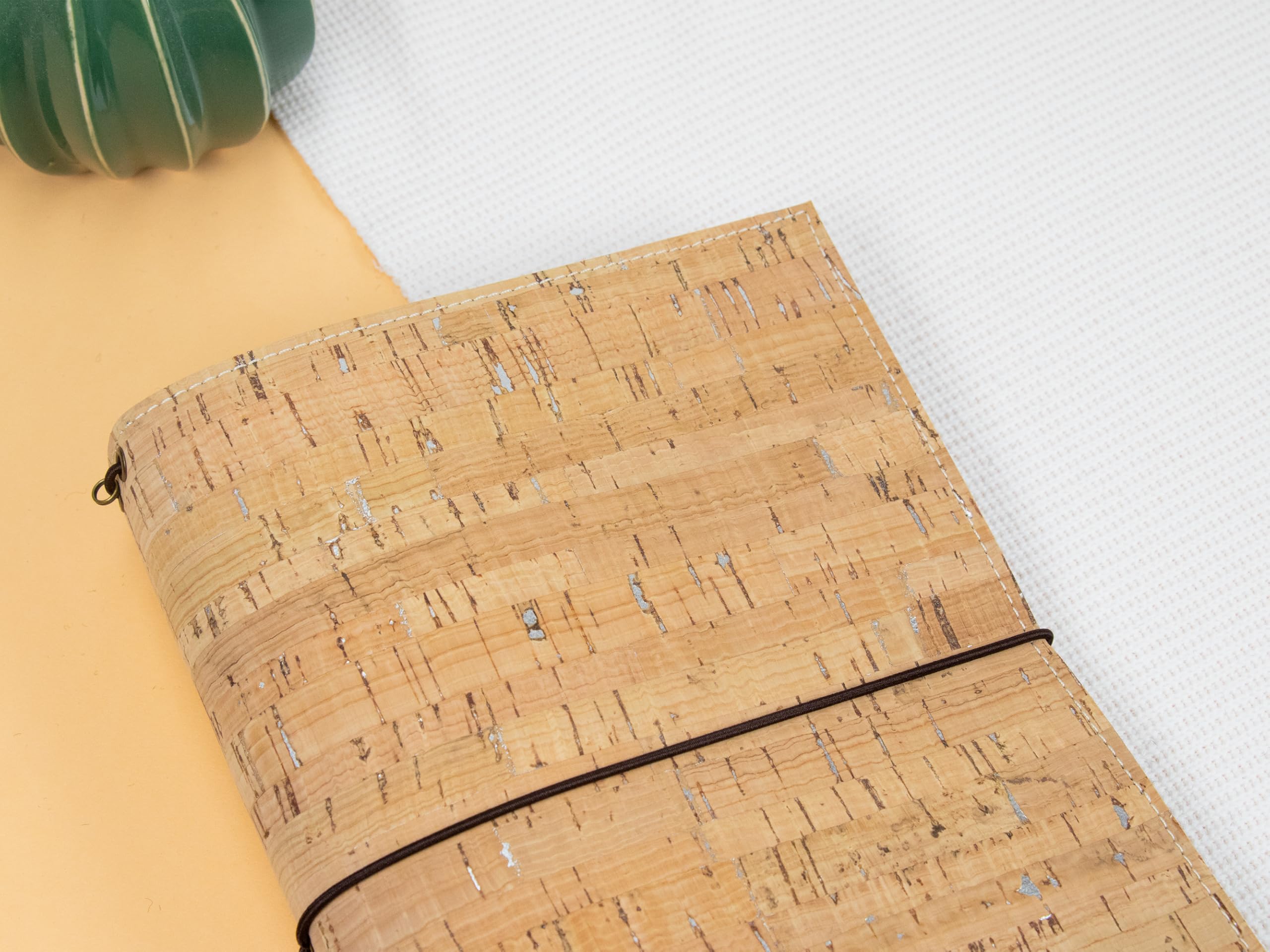 Travelers Notebook, hellbraun/silber, Kork, nachfüllbar, versch. Größen, A5, Platz für 2 Hefte, mit Notizheften erhältlich (hochwertiges 120g Papier), handmade