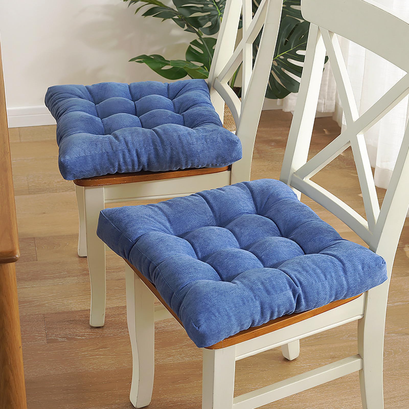 Coussin de chaise confortable contre assise dure velours bleu