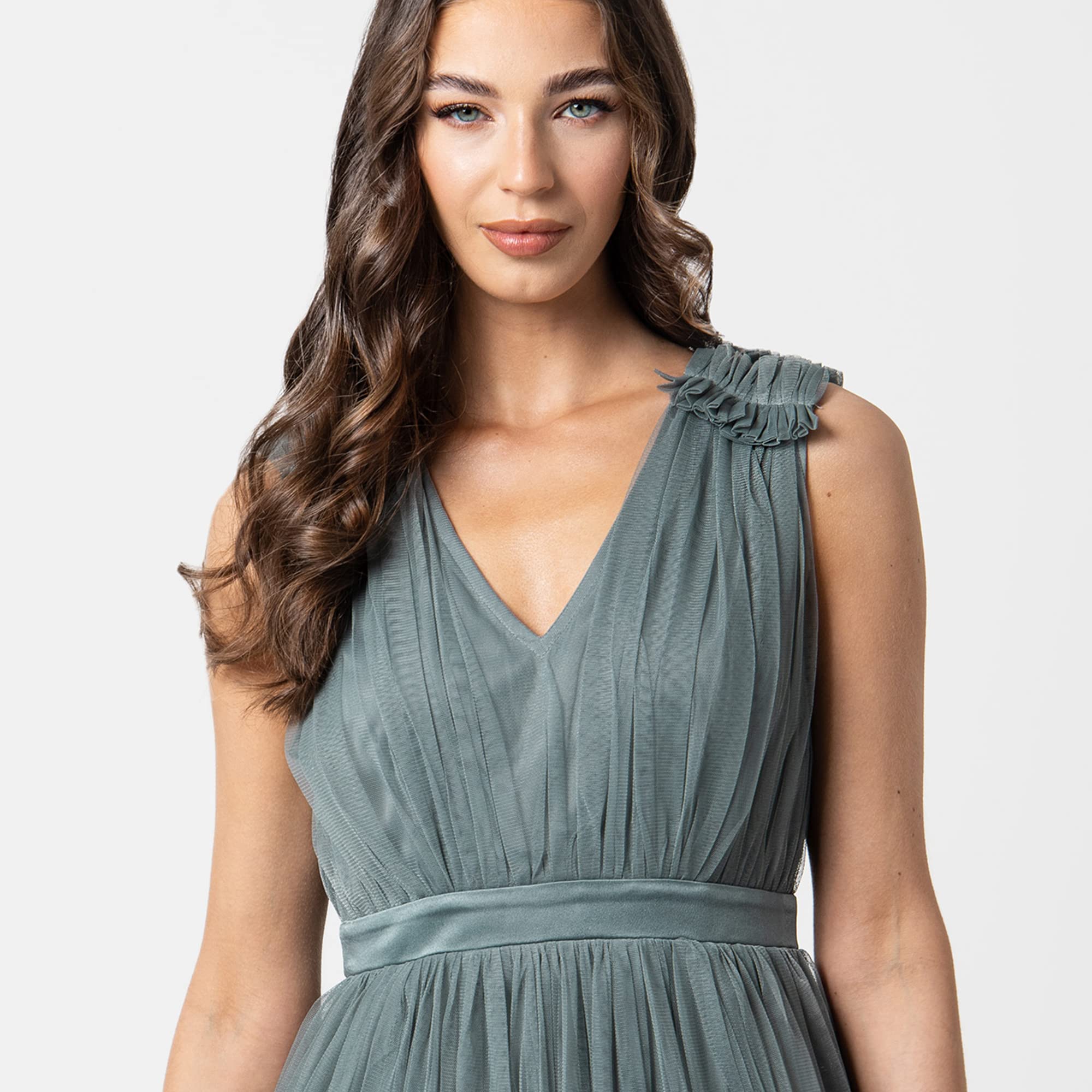 Maya Deluxe Sukienka druhny Kobiety Maya Deluxe Maxi Dress With Ruffle Shoulder Detail