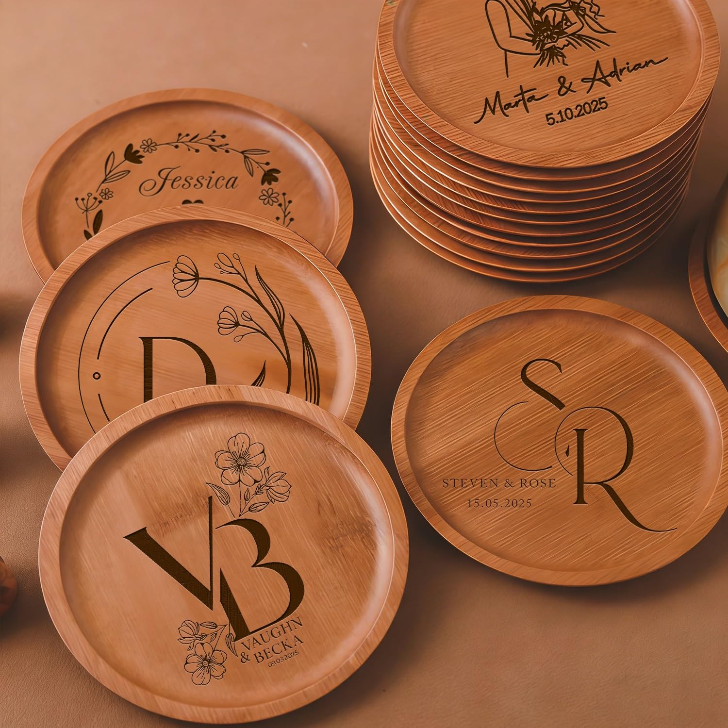 Posavasos Redondos De Bambú Personalizados, con Nombres Y Fechas Grabados A Medida, Fáciles De Limpiar, Posavasos De Madera para Los Amantes del Café Y para El Escritorio De La Oficina(20pcs)