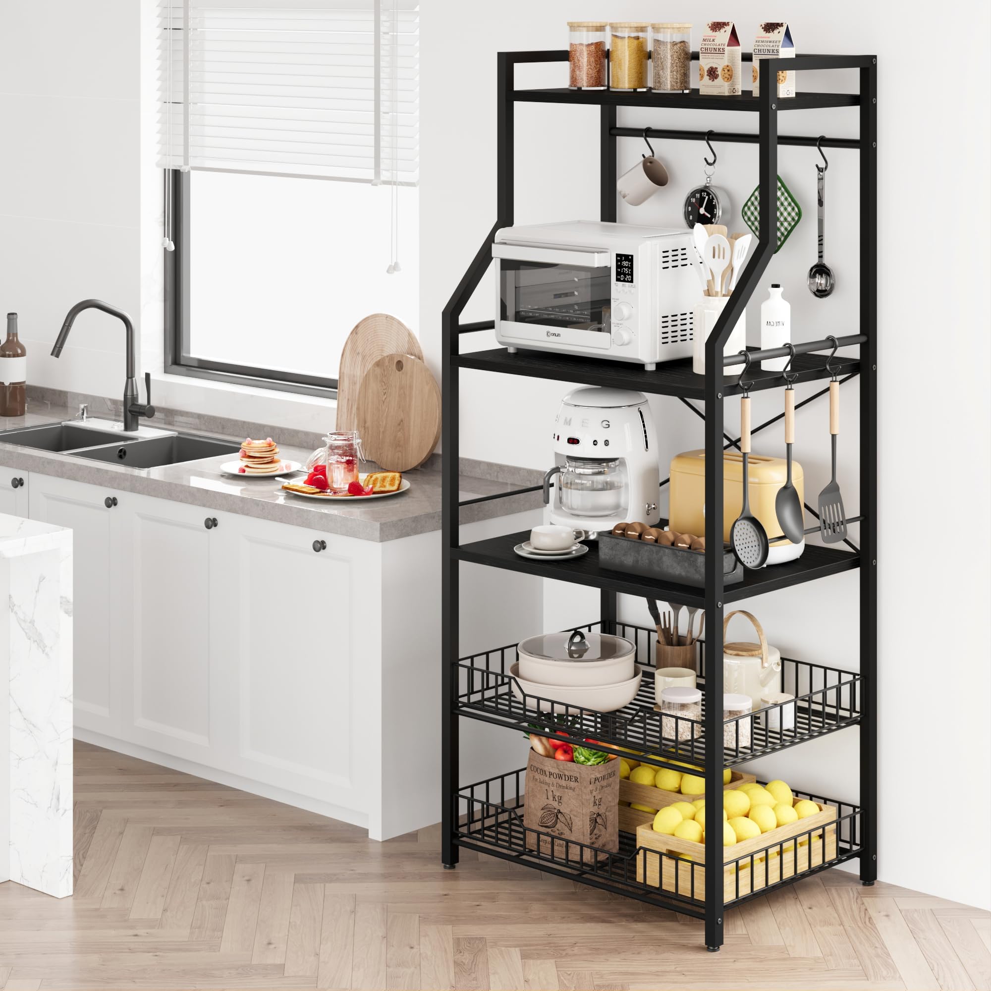 Garvee Estante industrial de cocina de 5 niveles con soporte para microondas – Estante negro con 2 cestas grandes y 8 ganchos para organizar especias y ollas