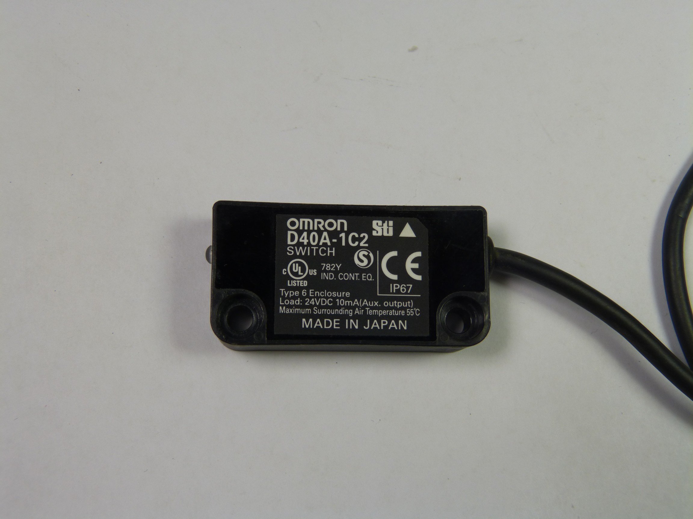 OMRON D40A-1C2 1NC, 2M Cable, Compact, Door Switch, Non-Contact 