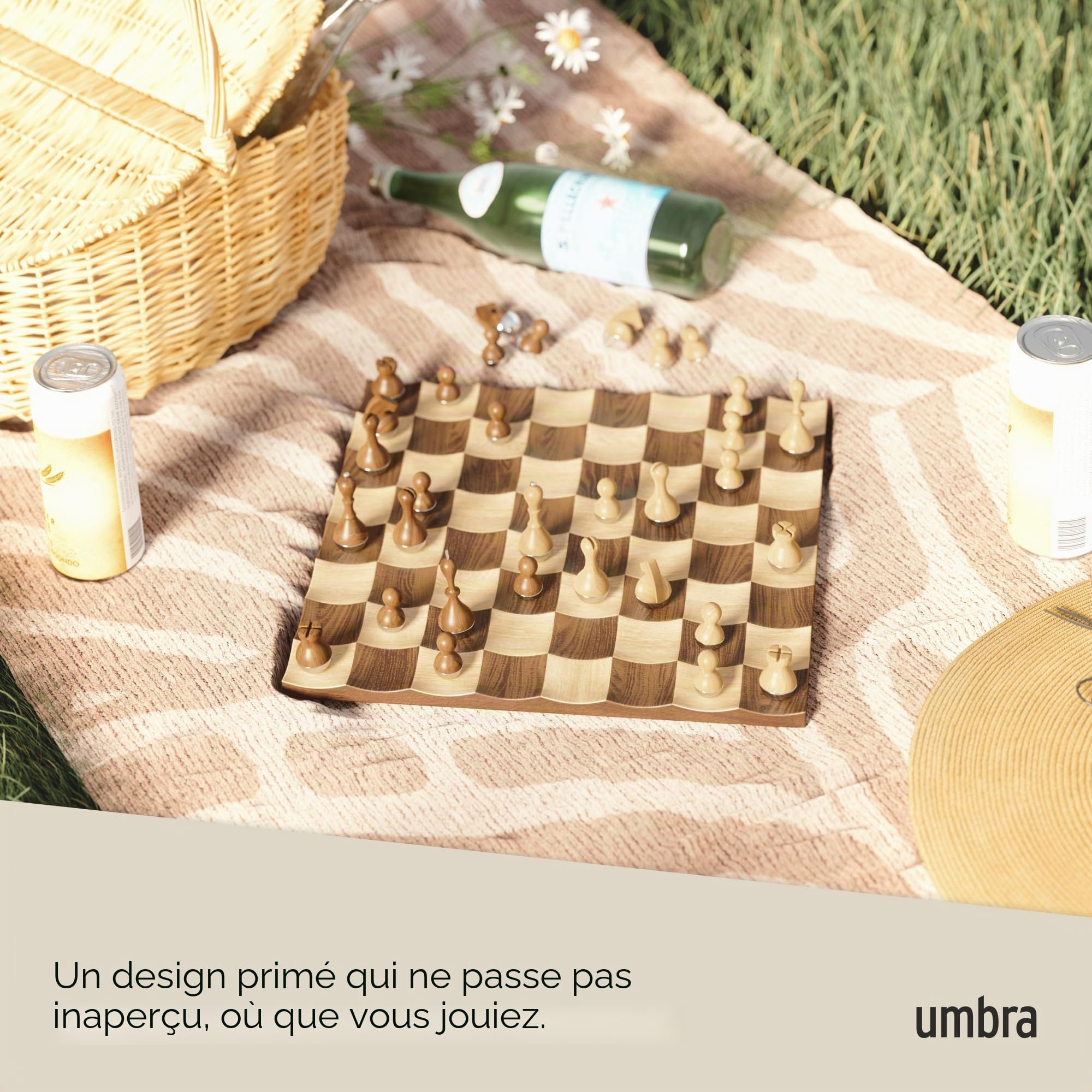 Umbra Wobble Jeu d'échec en Bois Couleur Noyer. Plateau en Bois. Dimension: 38 x 38 x 3cm