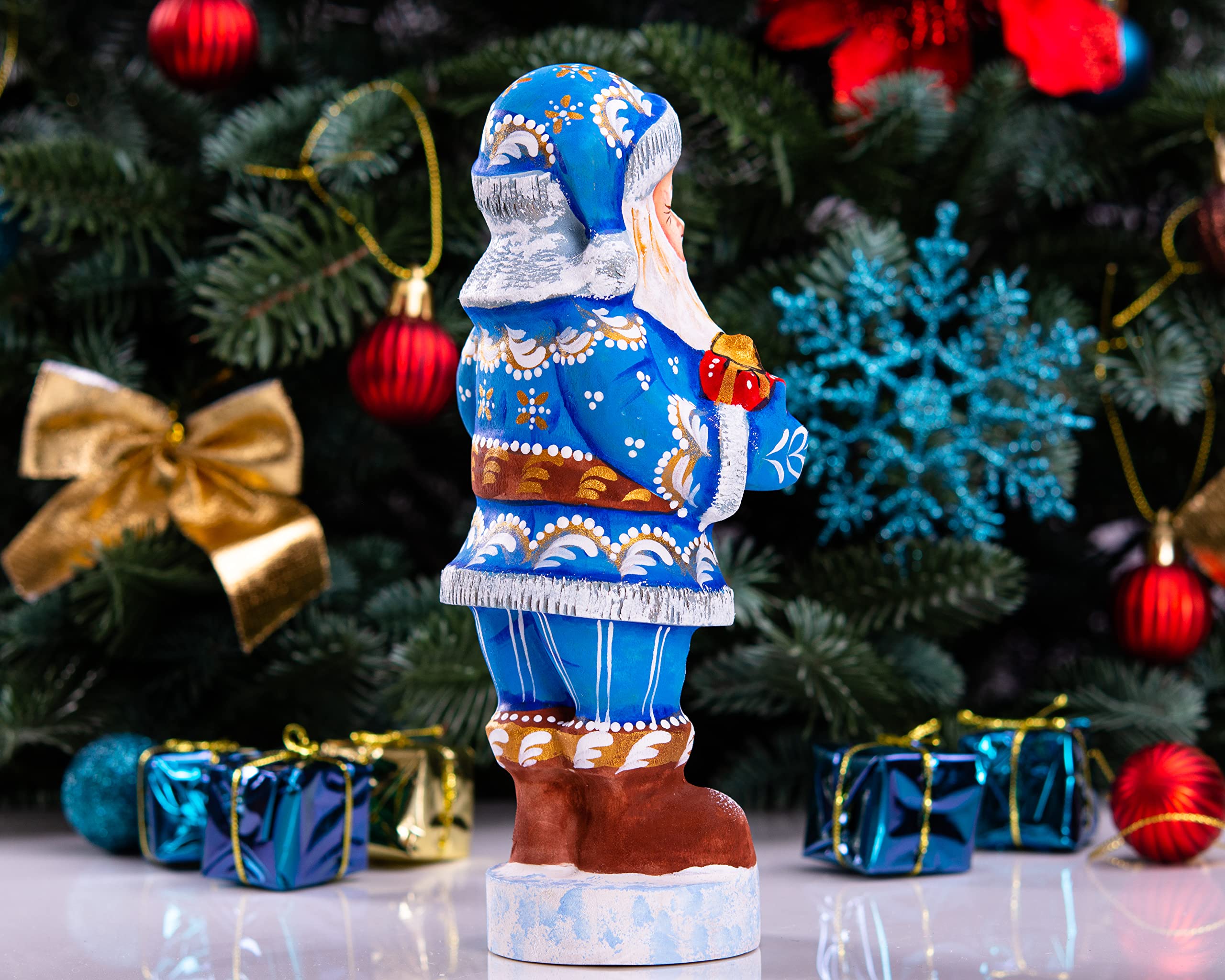 Amazon.com: TYCHEART STUDIO Wooden Carved Santa Figurine, Russian