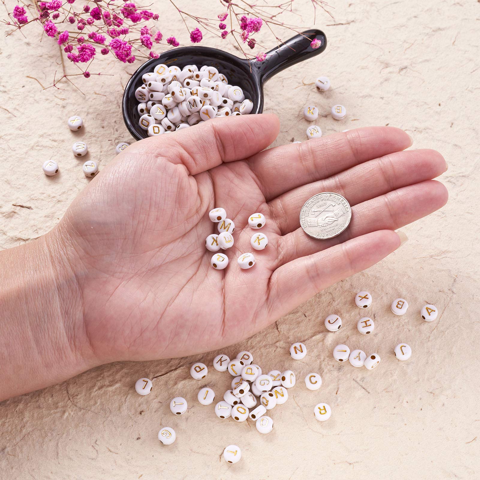 PandaHall - 500 Cuentas Acrílicas Redondas Planas Del Alfabeto De 7 Mm, Cuentas Sueltas Con Letras A, E, I O U, Para Hacer Joyas
