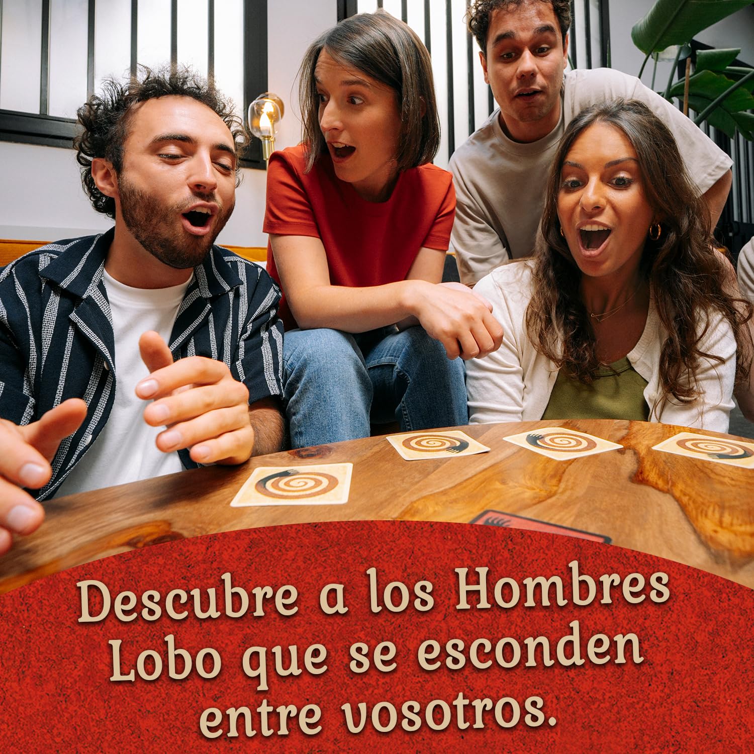 Asmodee Los Hombres Lobo de Castronegro, Party Game de Roles Ocultos con Engaño y Deducción, A Partir de 10 Años, De 8 a 18 Jugadores, 30 Minutos por Partida, Español