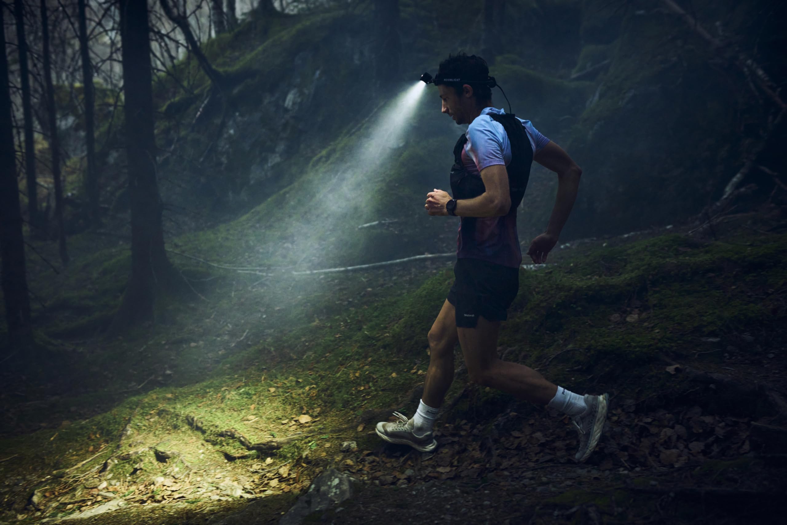 Moonlight - Linterna frontal LED (800 lúmenes, hasta 40 horas de autonomía, incluye batería recargable, Bright As Day 800, para trail running, senderismo, exterior, deporte y trabajo)