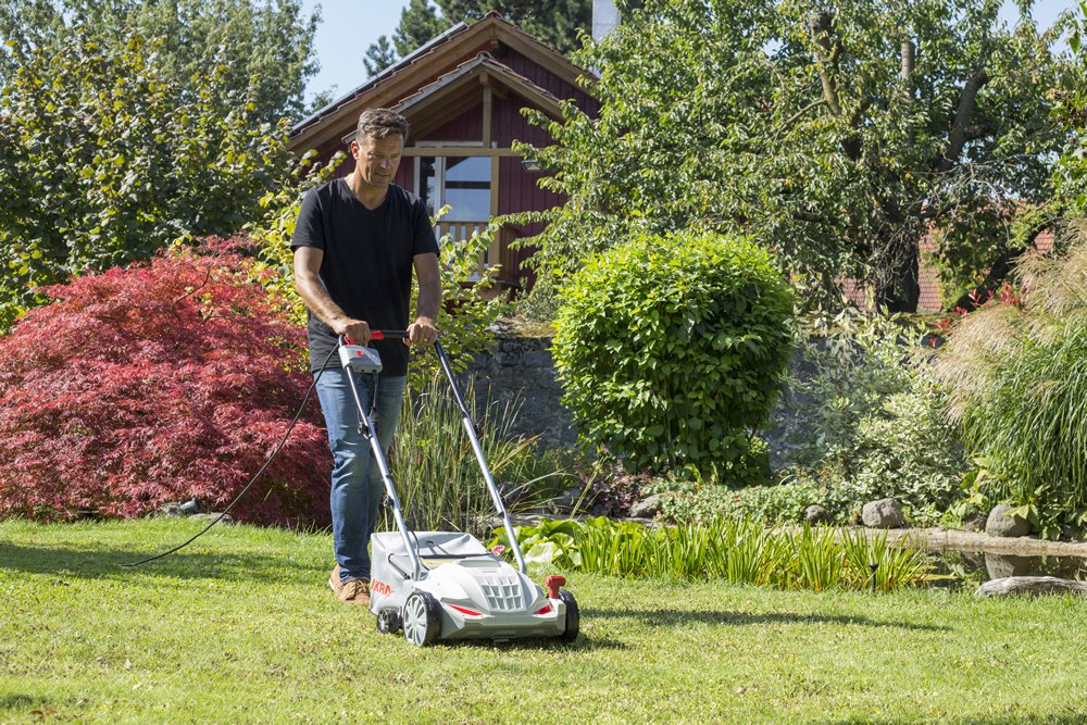 IKRA Aerator i Wertykulator elektryczny IEVL 1532 worek przechwytujący 30l szerokość robocza 32cm głębokość robocza regulowana 1.500W