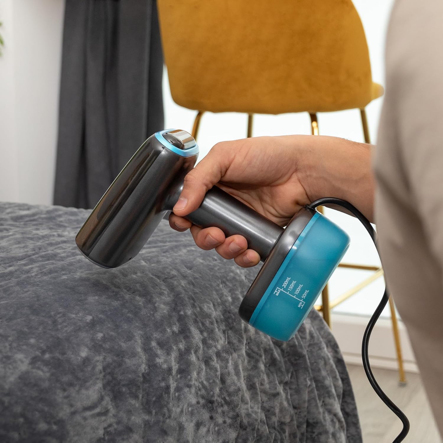 User steaming pants with Cecotec Ironhero 1800 Force