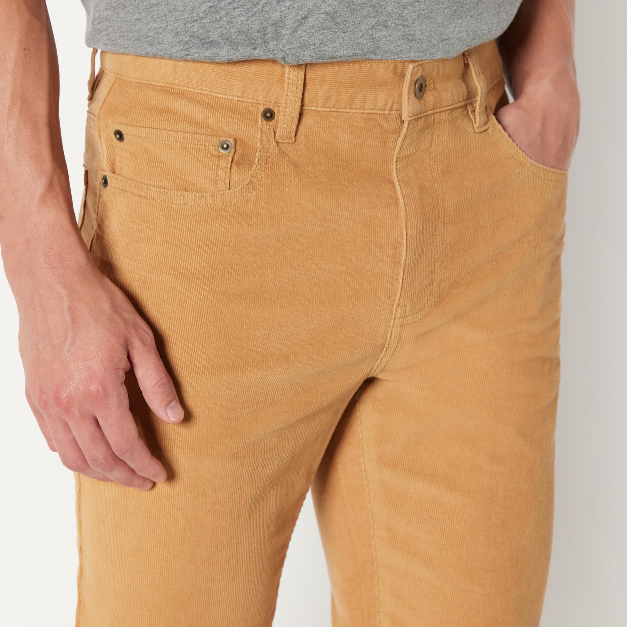 Amazon Essentials Pantaloni in Velluto a Coste a 5 Tasche a Vestibilità Aderente Uomo