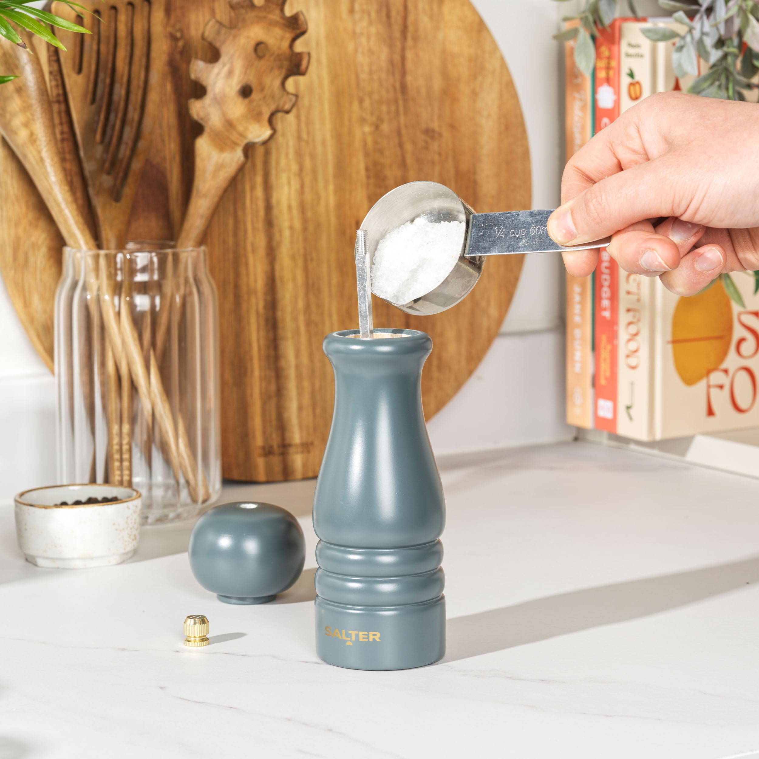 Salter BW120291GEU7 Olea Salt & Pepper Grinder, Single Wooden Seasoning Mill, Adjustable Grind Coarse to Fine - Image 3