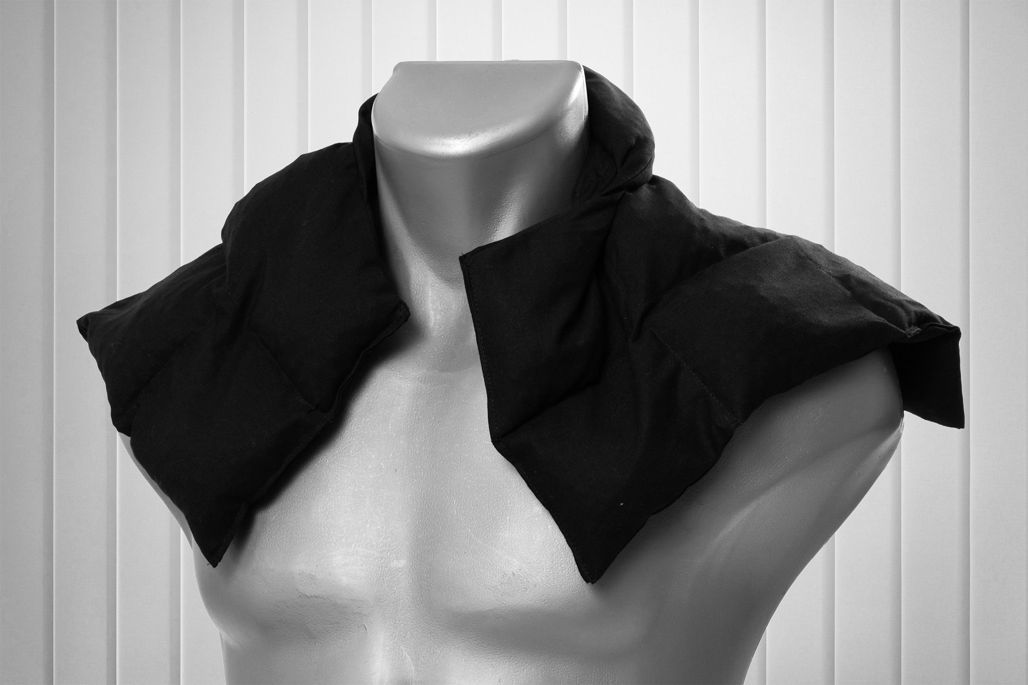 Cuscino termico cervicale XL con farro bio, per collo, spalle e schiena.(nero, Farro bio) Cuscino termico utilizabile caldo e freddo