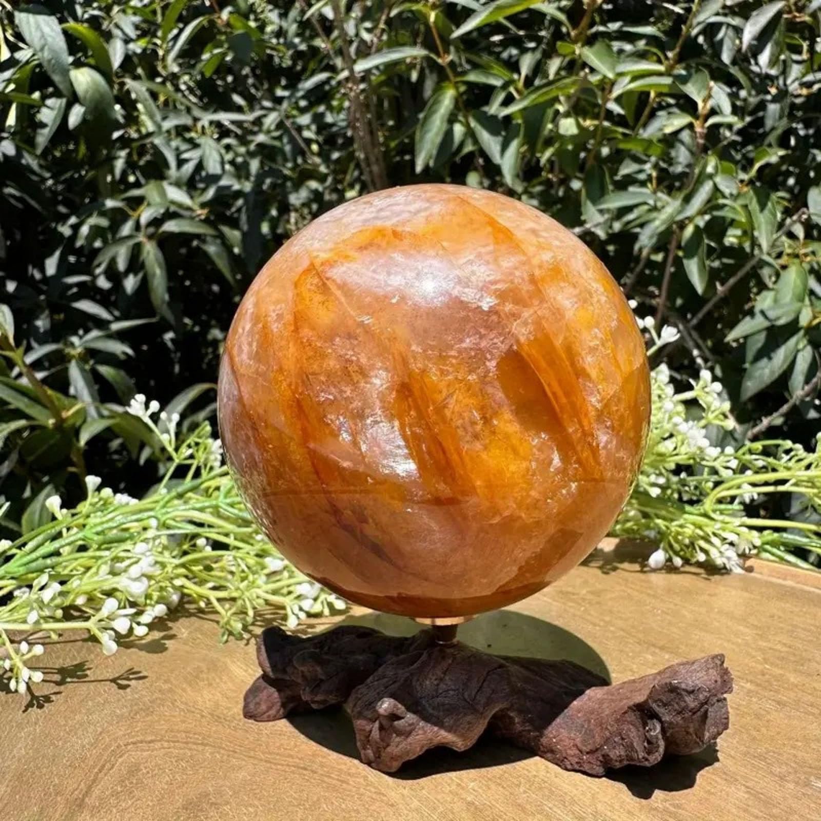 Bola de Cristal de Flor de Goma Amarilla Natural con Base de Madera para meditación, adivinación, cámara, sesión de Fotos, decoración artística para el hogar y la Oficina,7.5~8cm