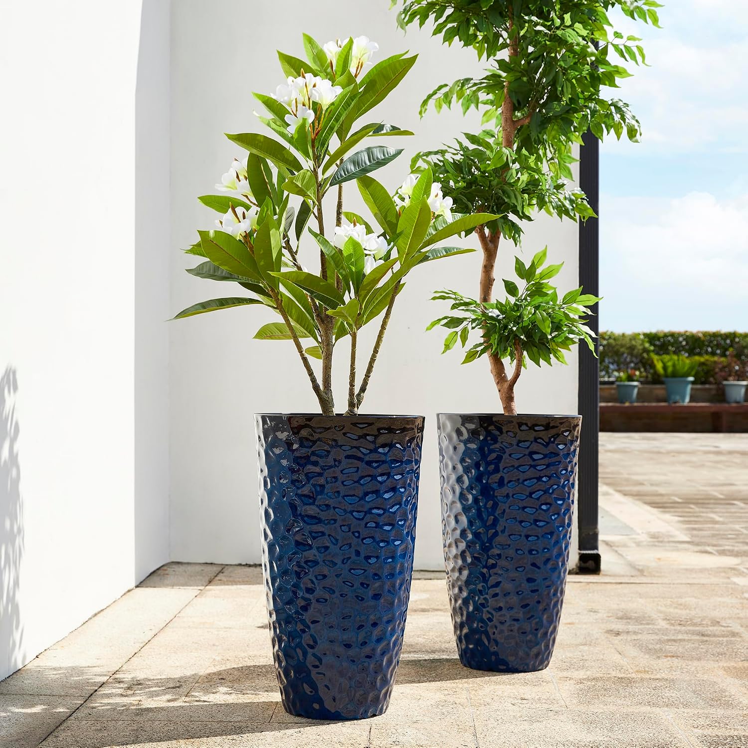 Glitzhome 23.75" H Oversized Tall Planter,Modern Set of 2 Honeycomb Textured Gradient Cobalt Blue Round Garden Plant Pots with Drainage Holes Flower Containers for Indoor Outdoor,Front Porch,Patio