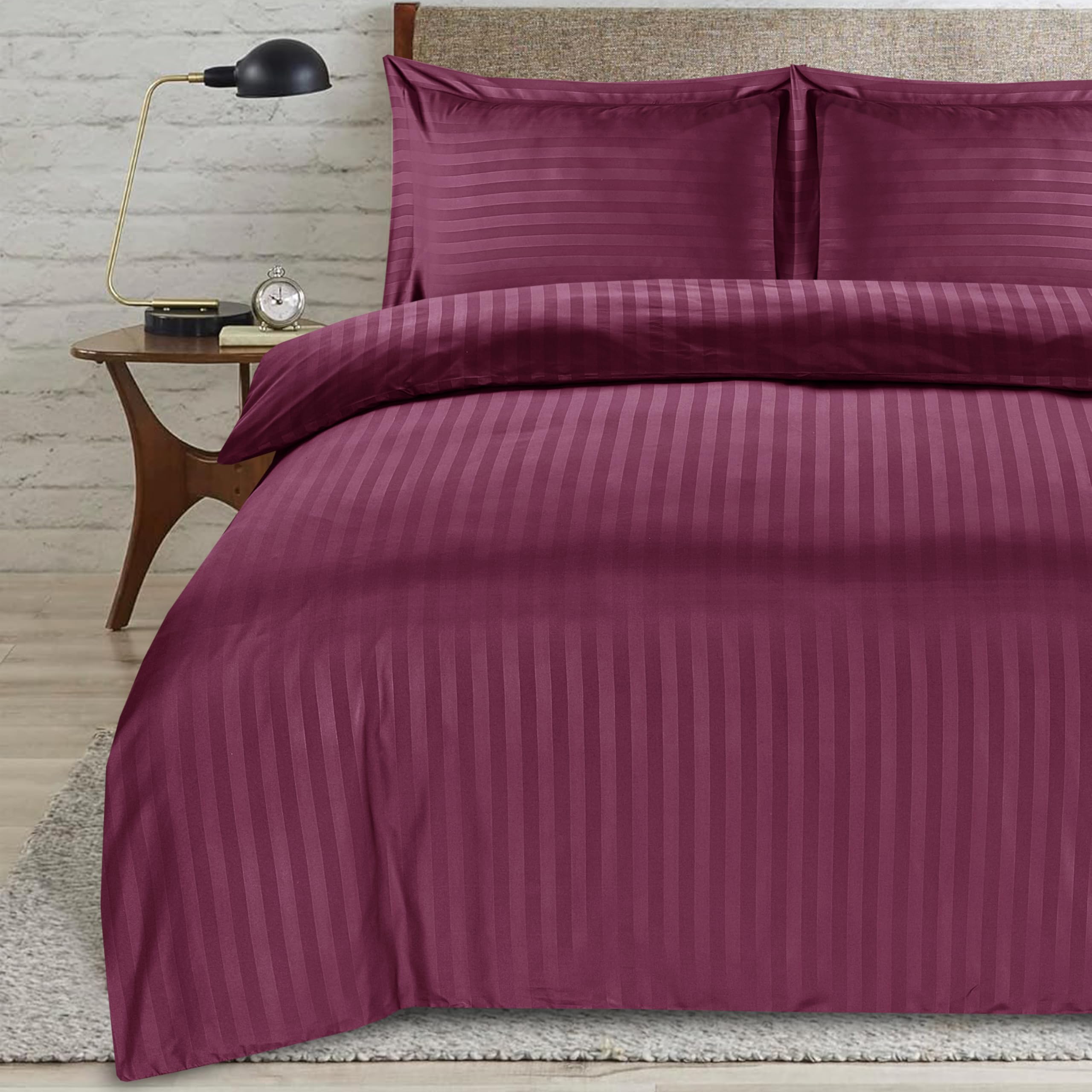 ZZZMRH Double Duvet Cover Set, Premium Quality Double Bed Duvet Cover Set with Satin Stripes Soft & Breathable Quilt Double with 2 Pillowcases, Hypoallergenic Reversible Double Bedding Set (Burgundy)