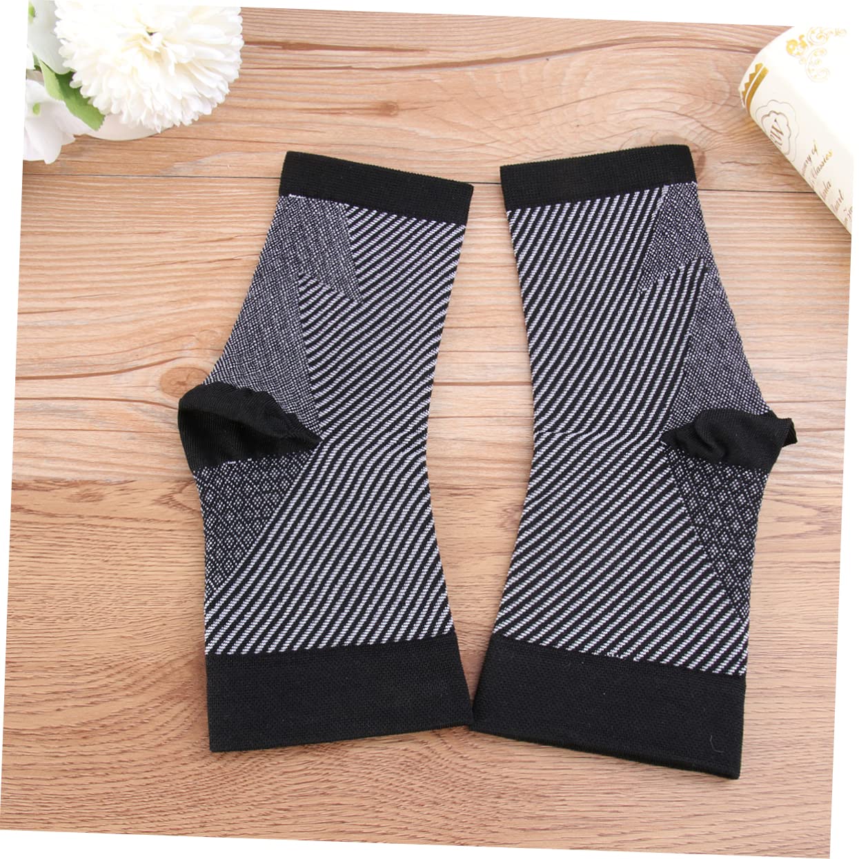 Beavorty Ankle Support Socks Men's Ankle Brace Compression for Yoga Running Hiking