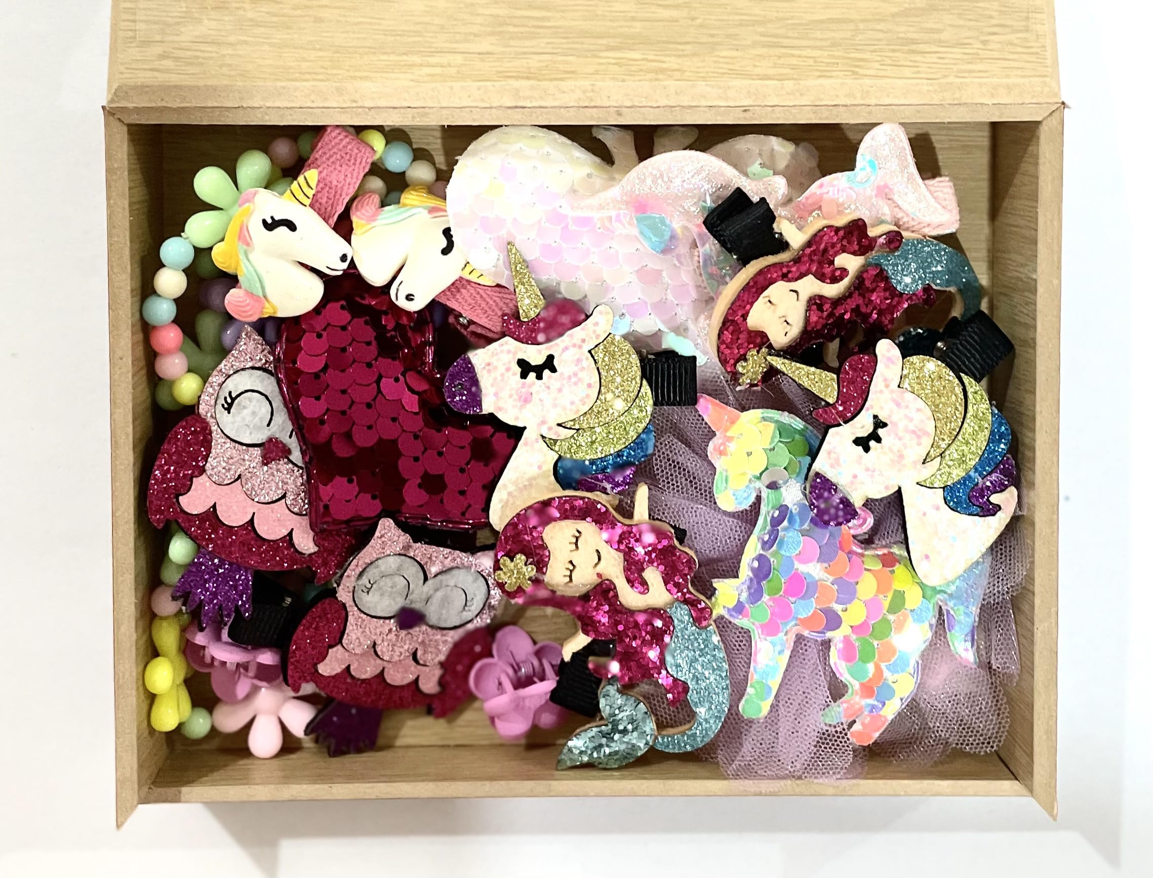 Cuty Kraft Hair clip gift set for girls with wooden box Hair accessories for girls -Multicolour (Casual, Design 1) - Random colour (B0CCNM6HK2) Amazon Price History, Amazon Price Tracker