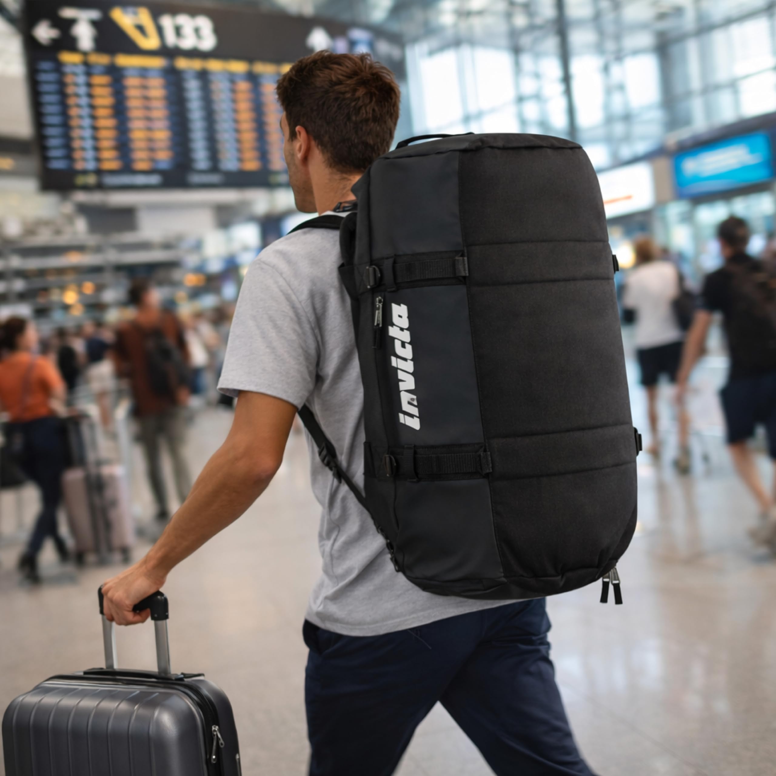 Invicta Zaino da Viaggio 70L – 62x35x35 cm, Nero, Borsone con Spallacci Amovibili, Fondo Rinforzato, Tasche Organizzate, Tasca Frontale e Laterale, Bagaglio Aereo Stiva, Uomo Donna