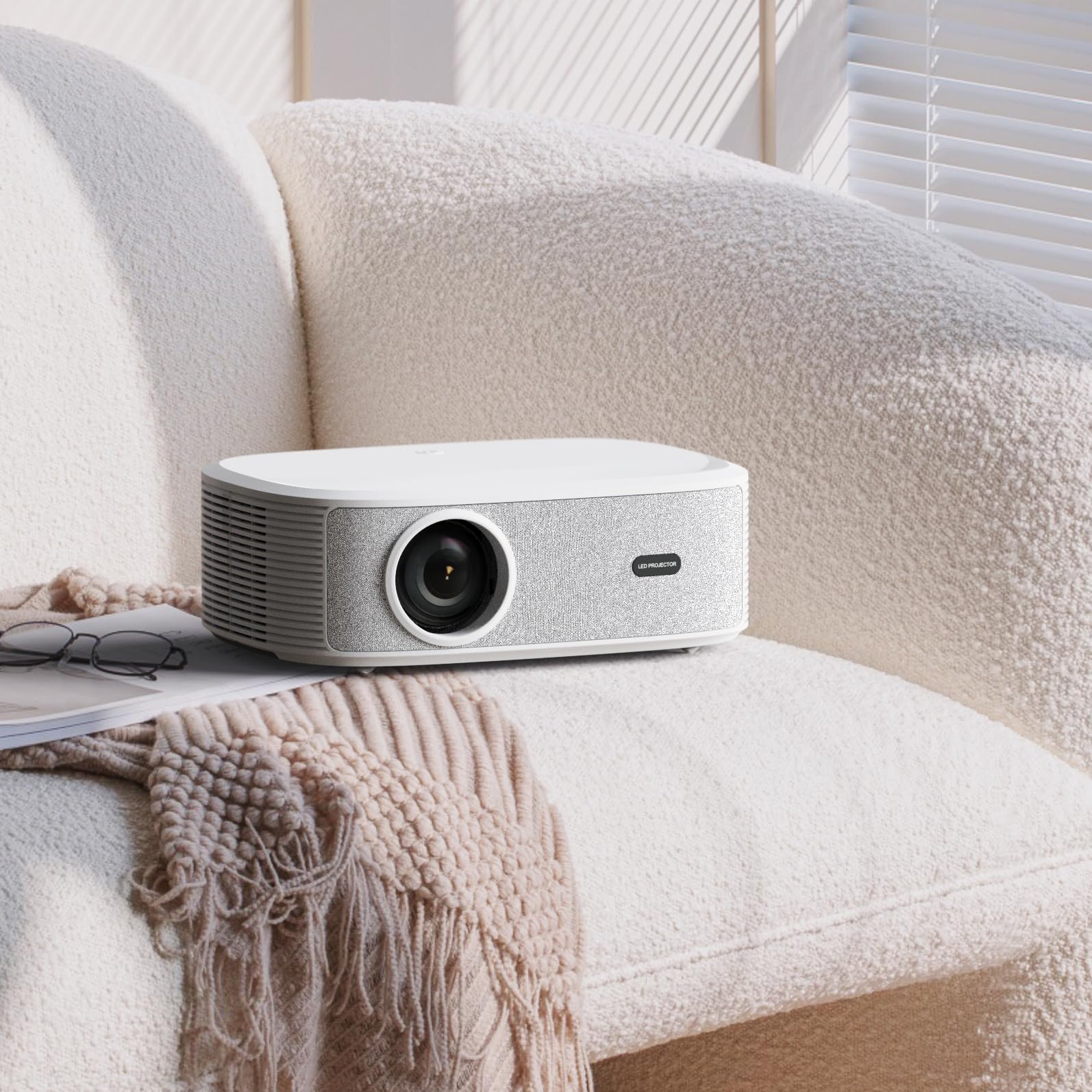 Maxxo Proiettore LED800, 700 ANSI lumen, nativo Full HD 1080P, supporto 4K, 5000:1, autofocus, 5G WiFi, Bluetooth, Dolby Audio, Certificato Netflix, YouTube, Prime Video, Linux (bianco)