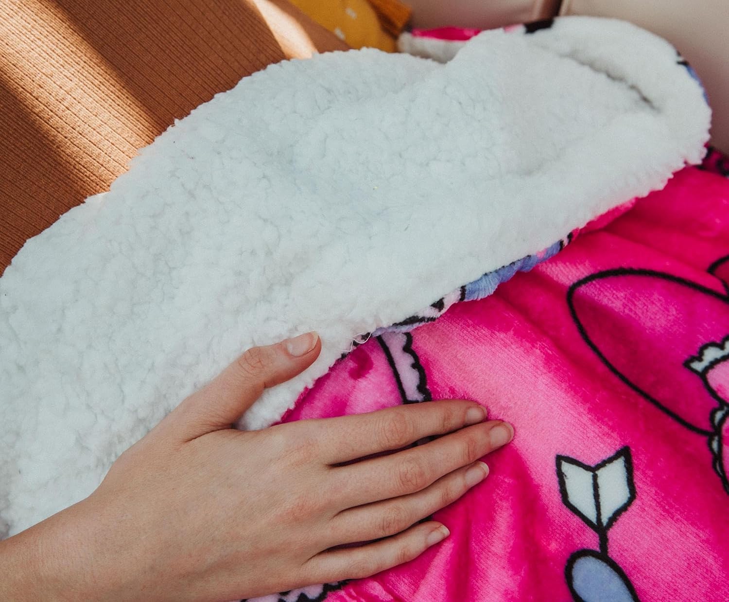 Pillow Fight Silk-Touch Sherpa Throw Blanket | Plush Soft Polyester Cover for Sofa and Bed