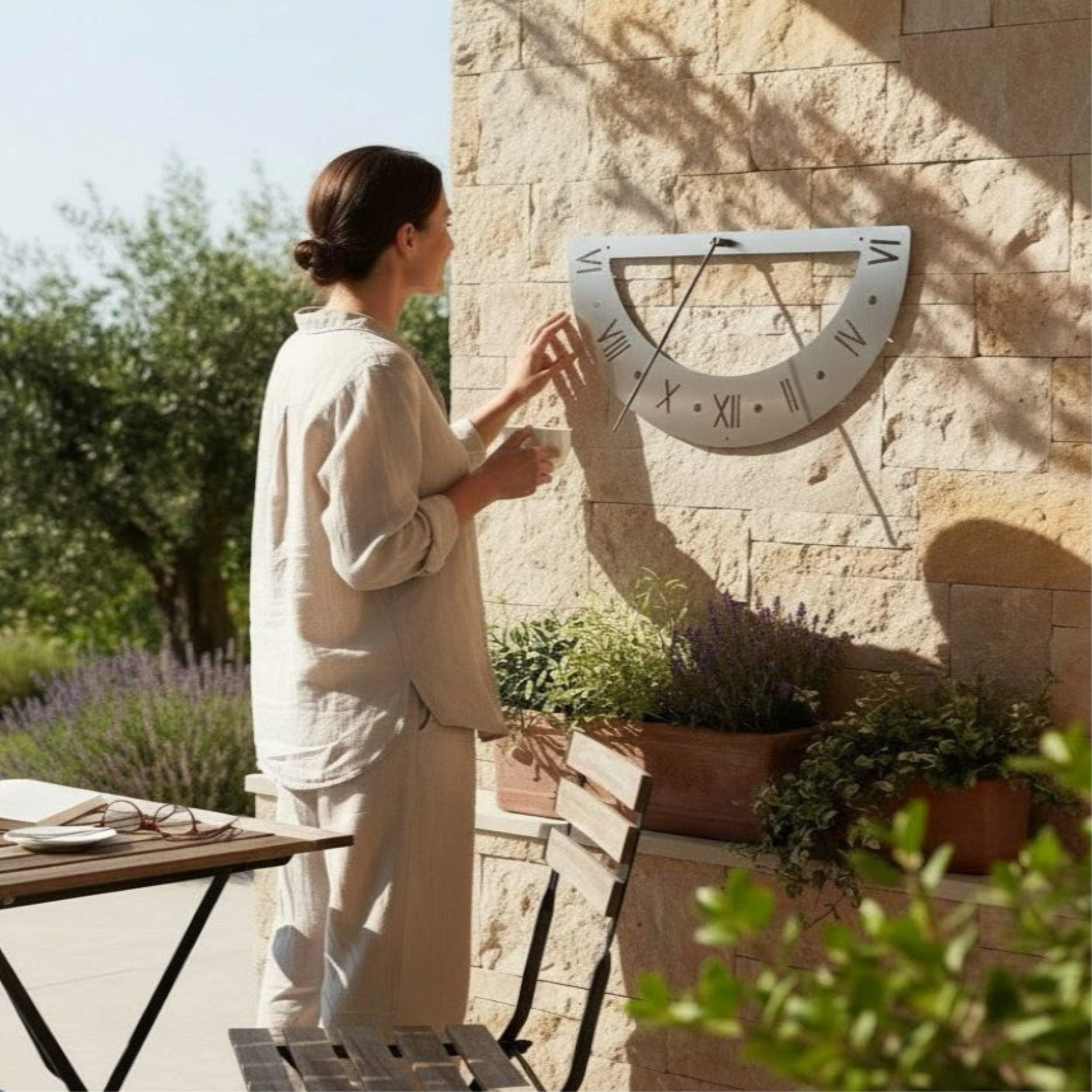 DanDiBo Reloj solar de acero inoxidable para la pared, 70 cm, inoxidable, 96206, orientable, resistente a la intemperie, reloj de jardín moderno de metal