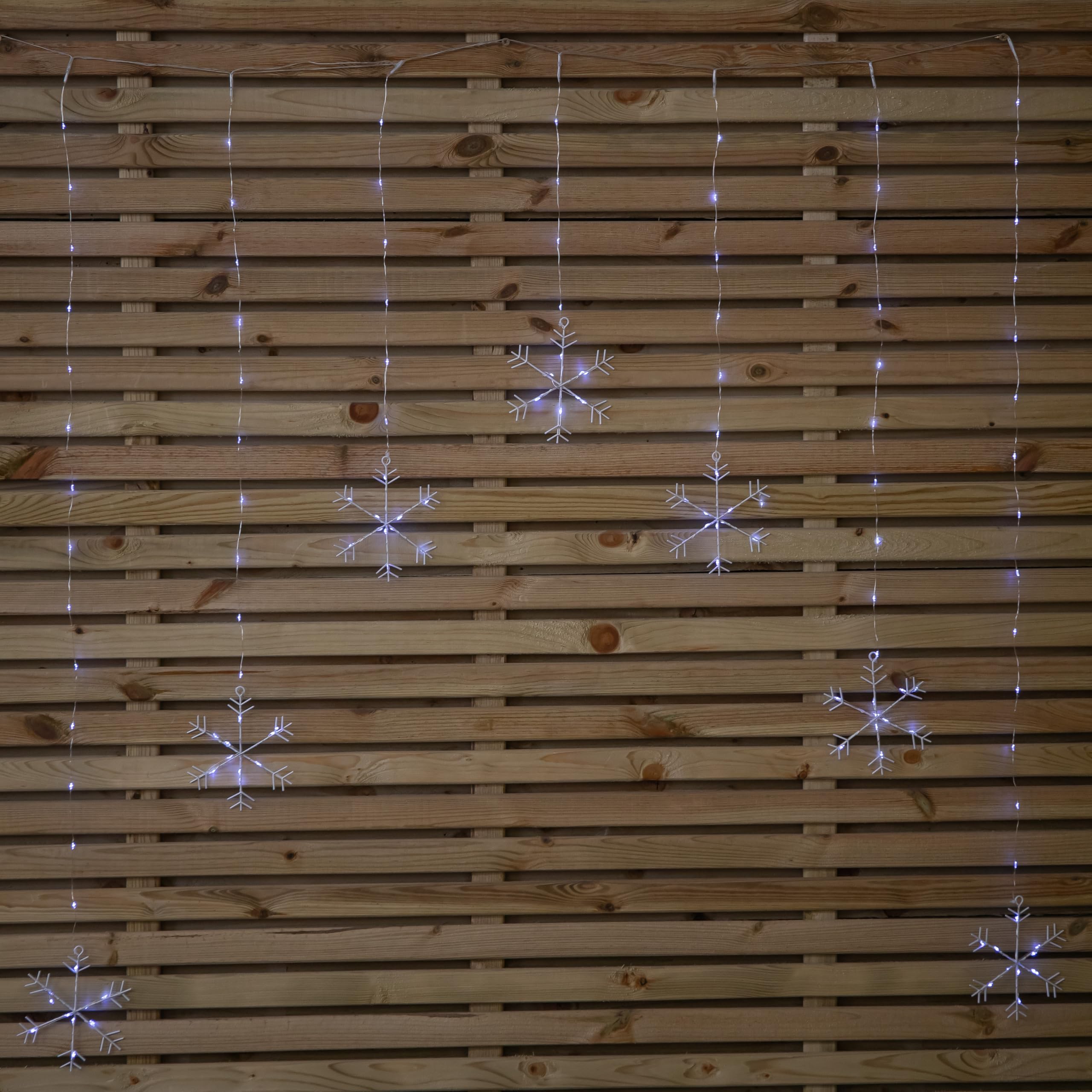 White 1.2M Battery Operated Snowflake Christmas Curtain Lights With 147 Leds