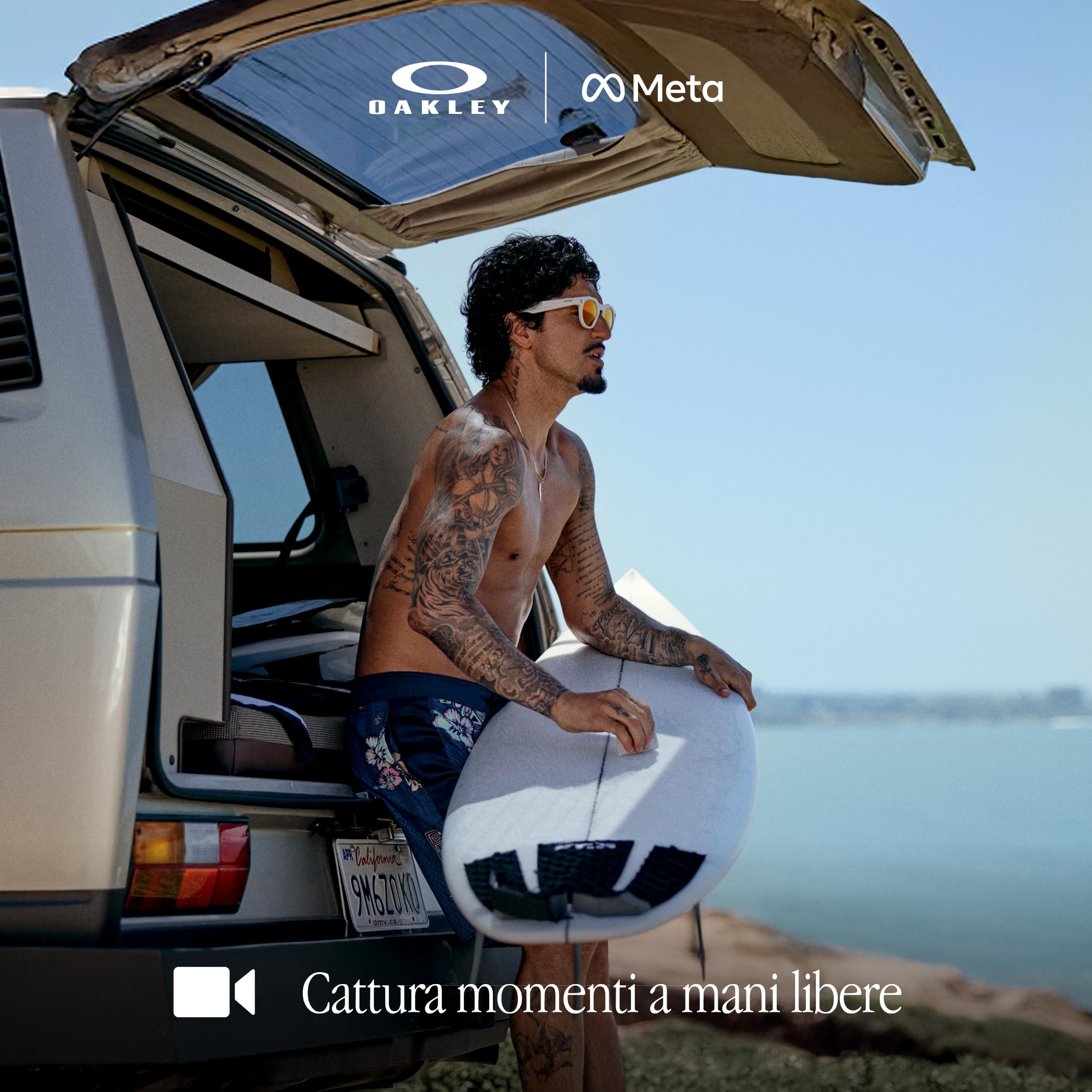 Oakley Meta HSTN Occhiali AI per Uomo, Donna — Occhiali Sport & Lifestyle — Fotocamera 12 MP, Video 60fps, Open-Ear Audio, Meta AI — Montatura Nera, Lenti Prizm Ruby