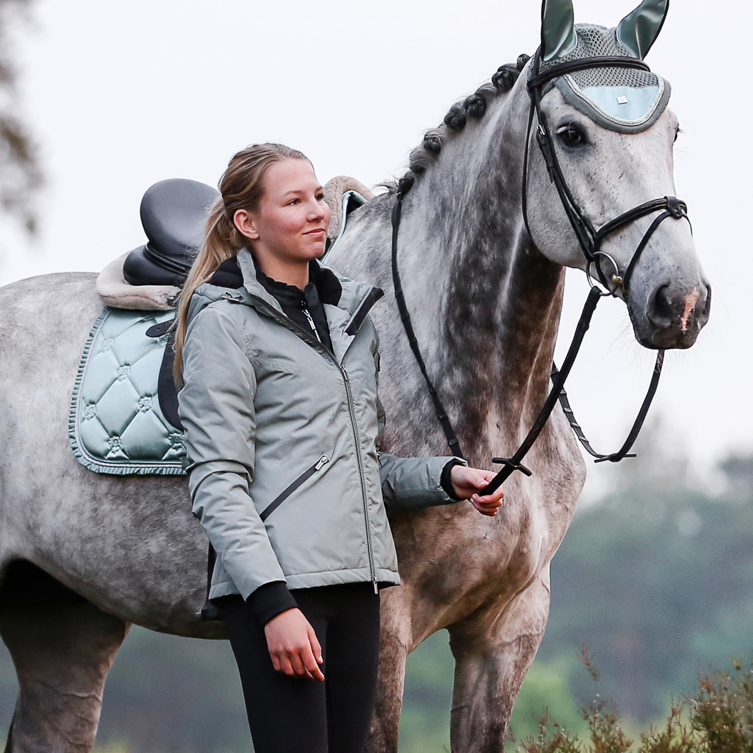 Imperial Riding IRH Lucky, giacca tecnologica da equitazione, impermeabile, antivento con cuciture nastrate, cerniera a due vie, cappuccio rimovibile invernale