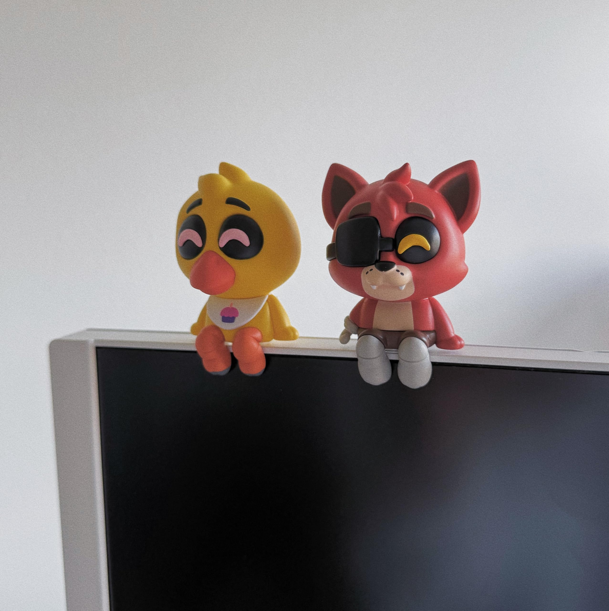 Amazon.com: Youtooz FNAF Chica and Foxy Monitor Buddies