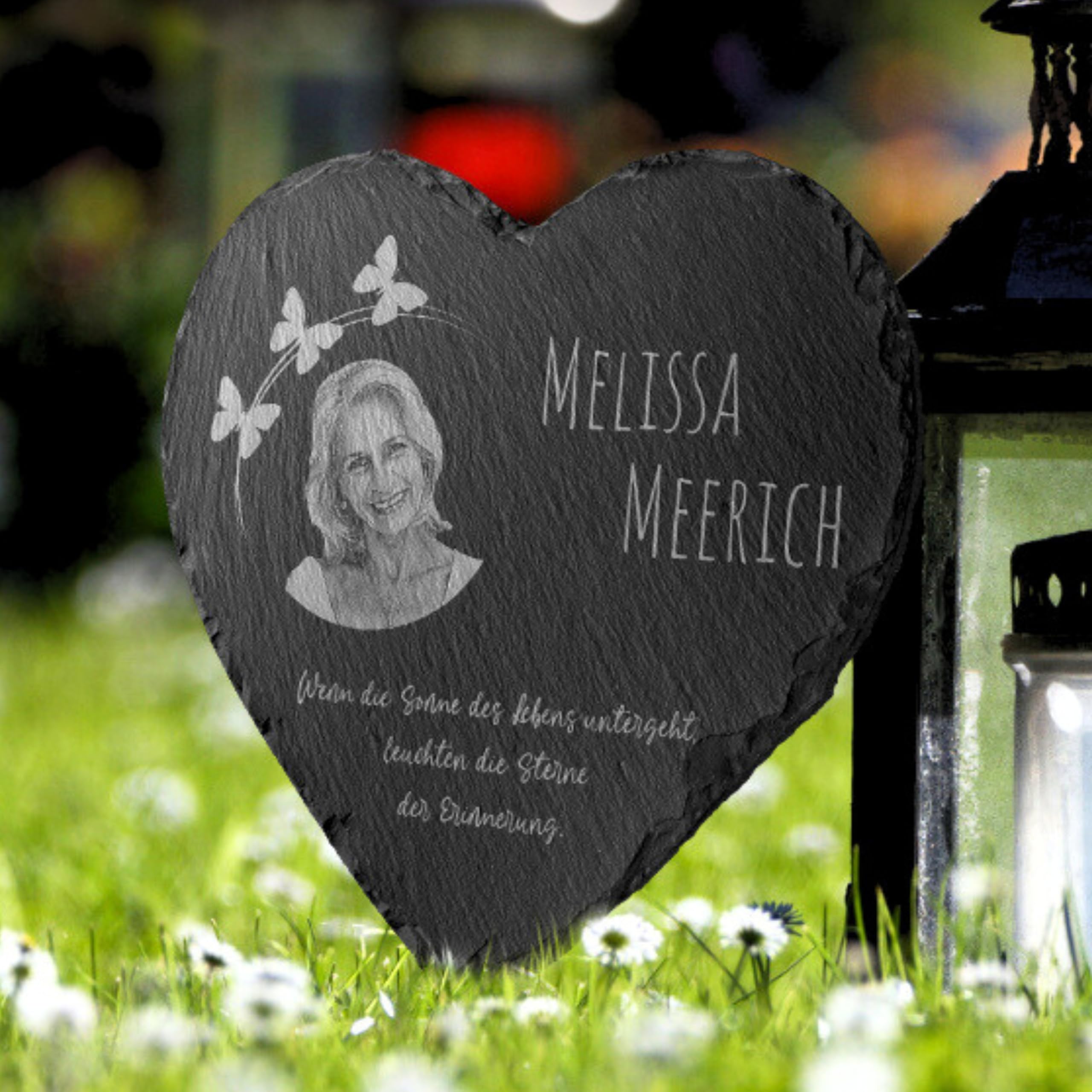 Grabplatte Grabstein Herz aus Schiefer mit Bild Gravur für Menschen bis 25x25 cm - Großer Gedenkstein mit Foto & vielen Motiven - Gravierte Gedenktafel als Grabschmuck Grabdeko personalisiert