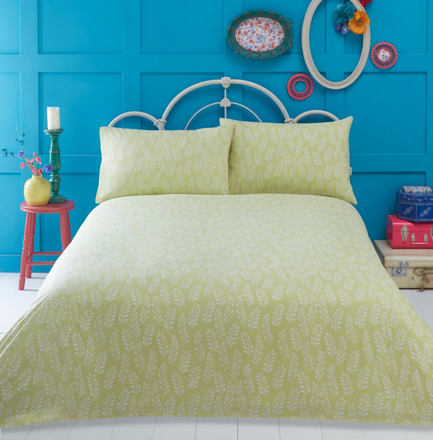 Irvine King Size Duvet Cover and 2 Pillowcases Set Bedding, Bed Set, Cream, Blue, Red, Floral, Retro, Cream - Image 4